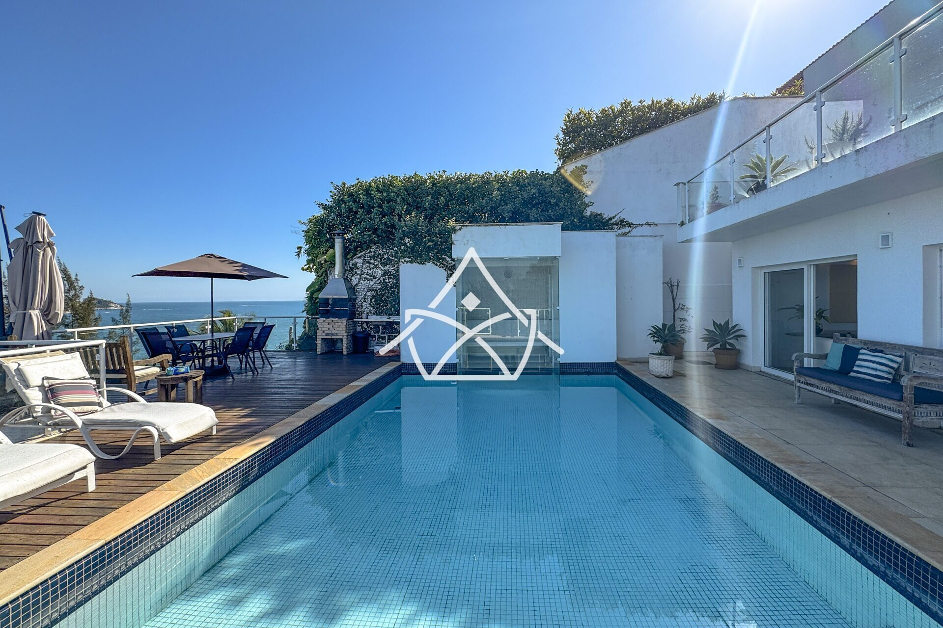 Casa à Venda no Joá com 4 Suítes, Piscina e Sauna