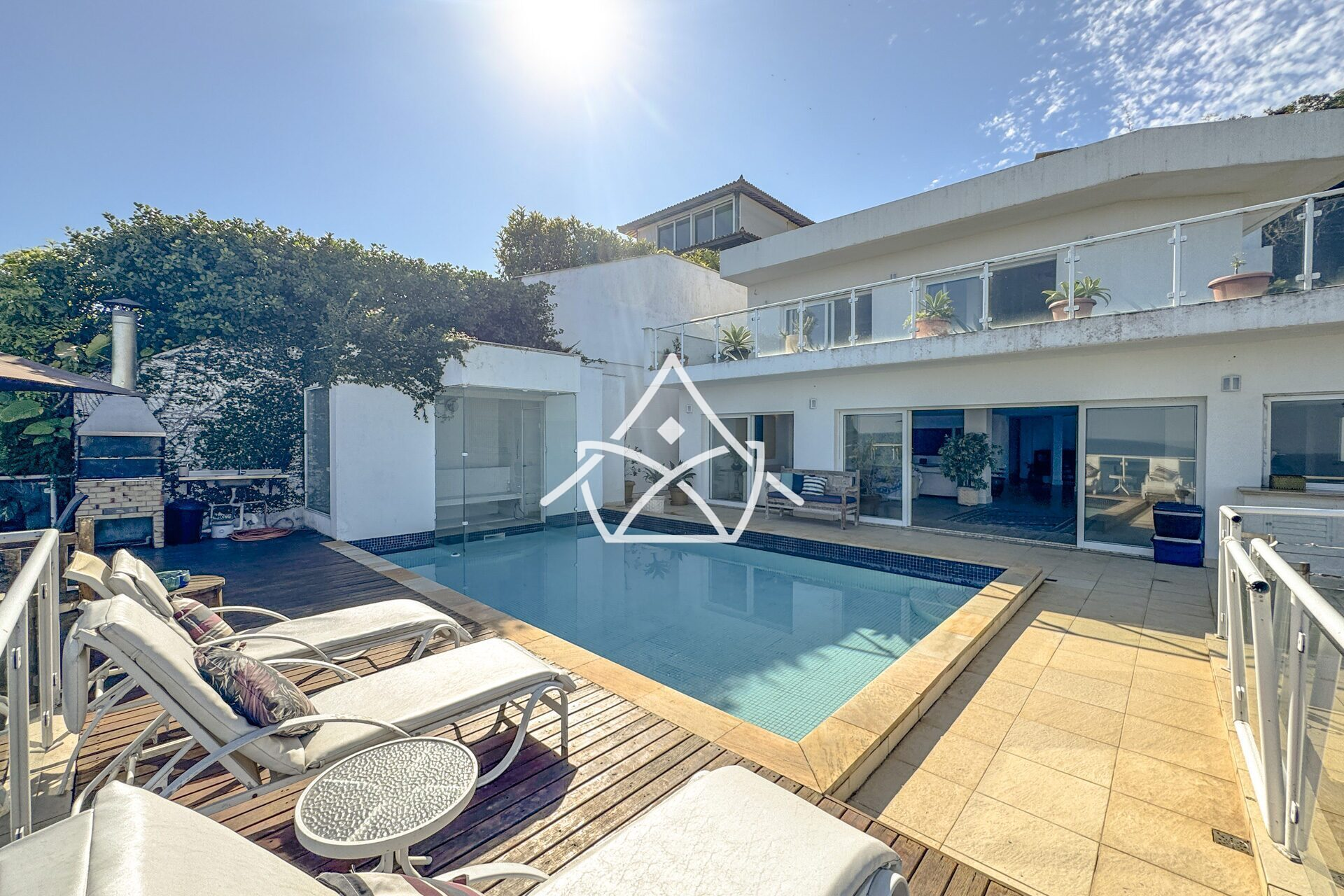 Casa à Venda no Joá com 4 Suítes, Piscina e Sauna