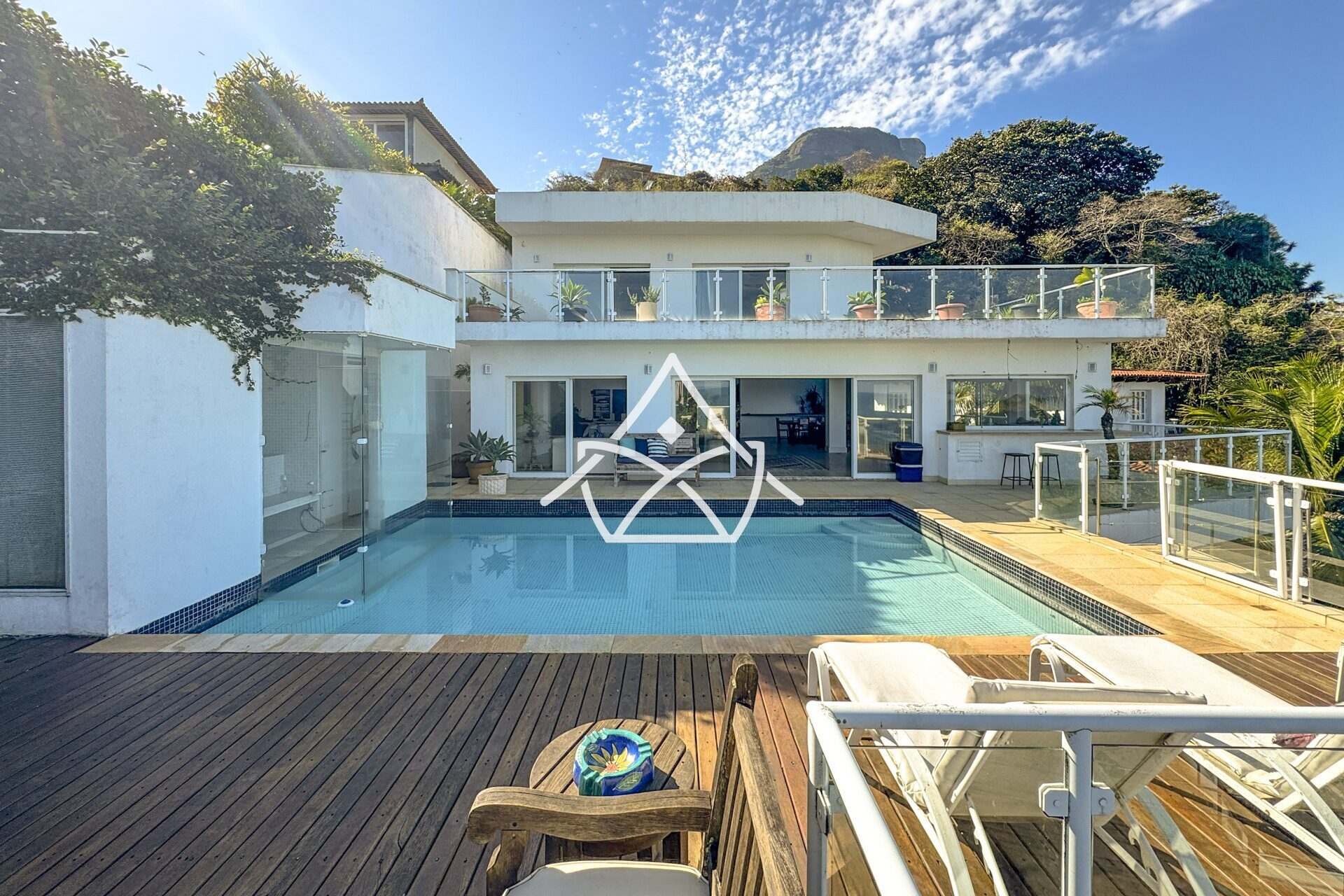 Casa à Venda no Joá com 4 Suítes, Piscina e Sauna
