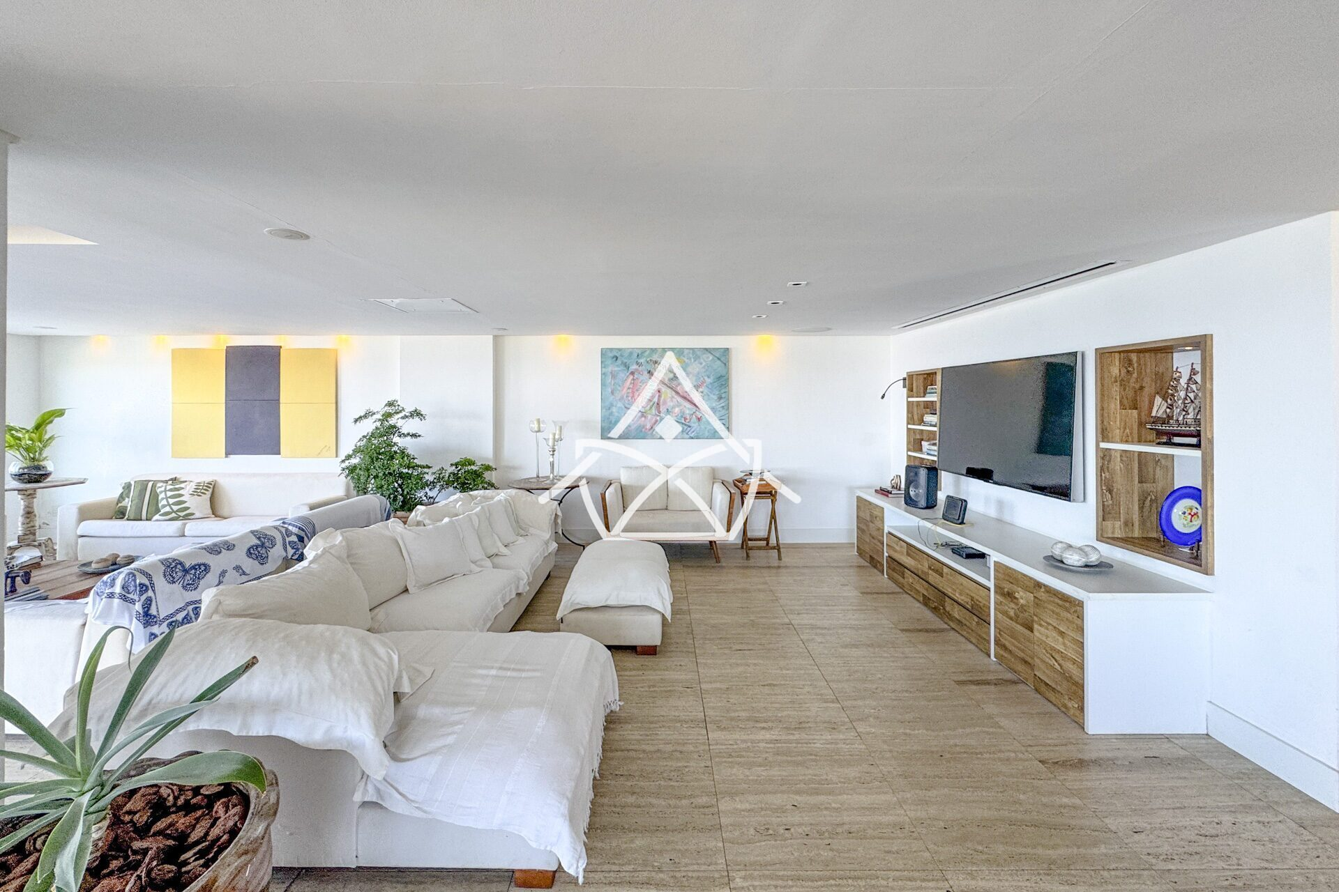Casa à Venda no Joá com 4 Suítes, Piscina e Sauna