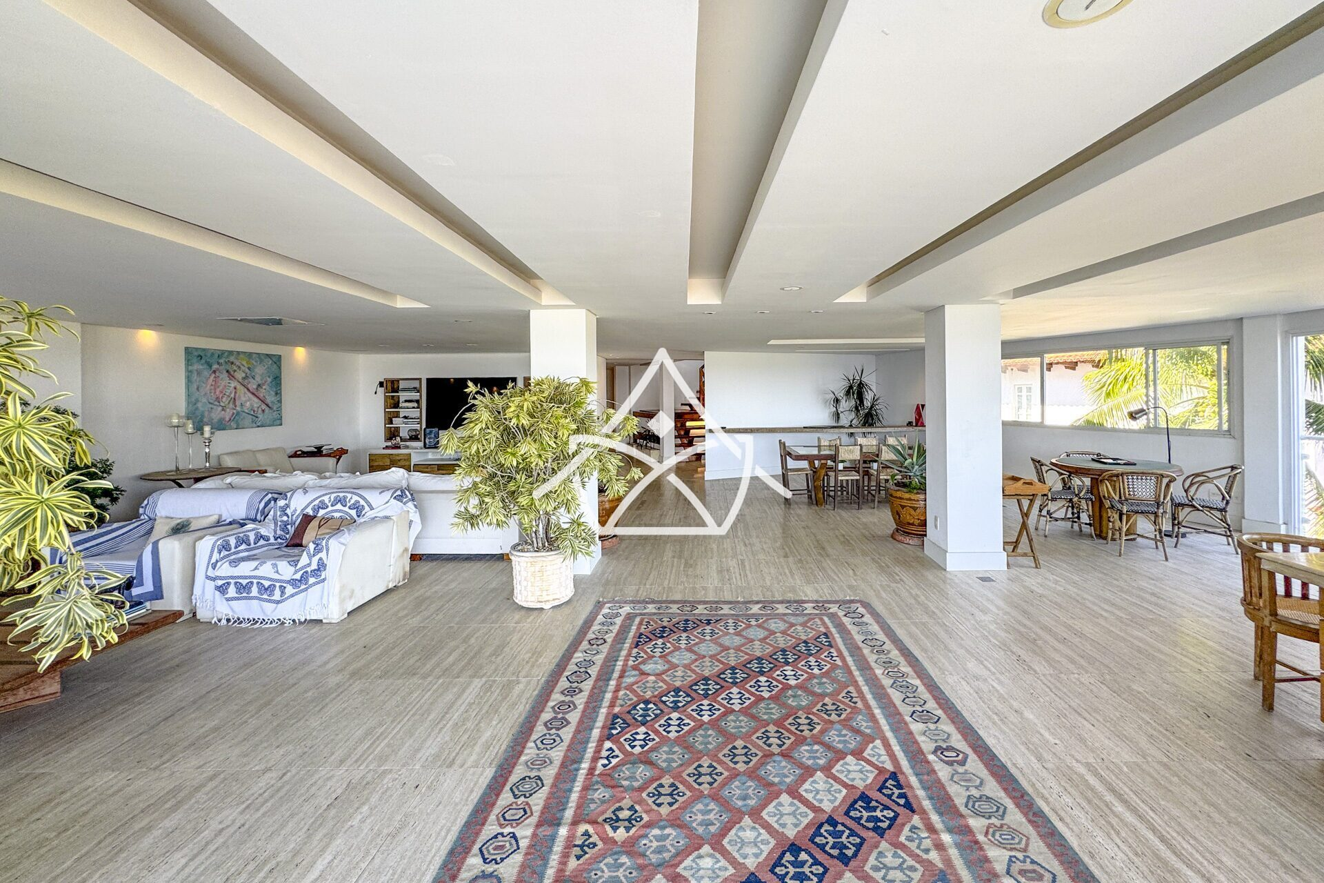 Casa à Venda no Joá com 4 Suítes, Piscina e Sauna