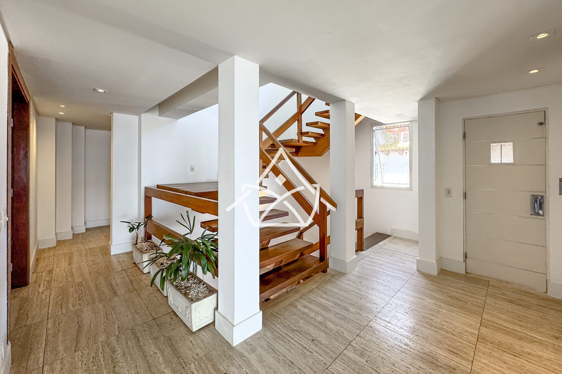 Casa à Venda no Joá com 4 Suítes, Piscina e Sauna