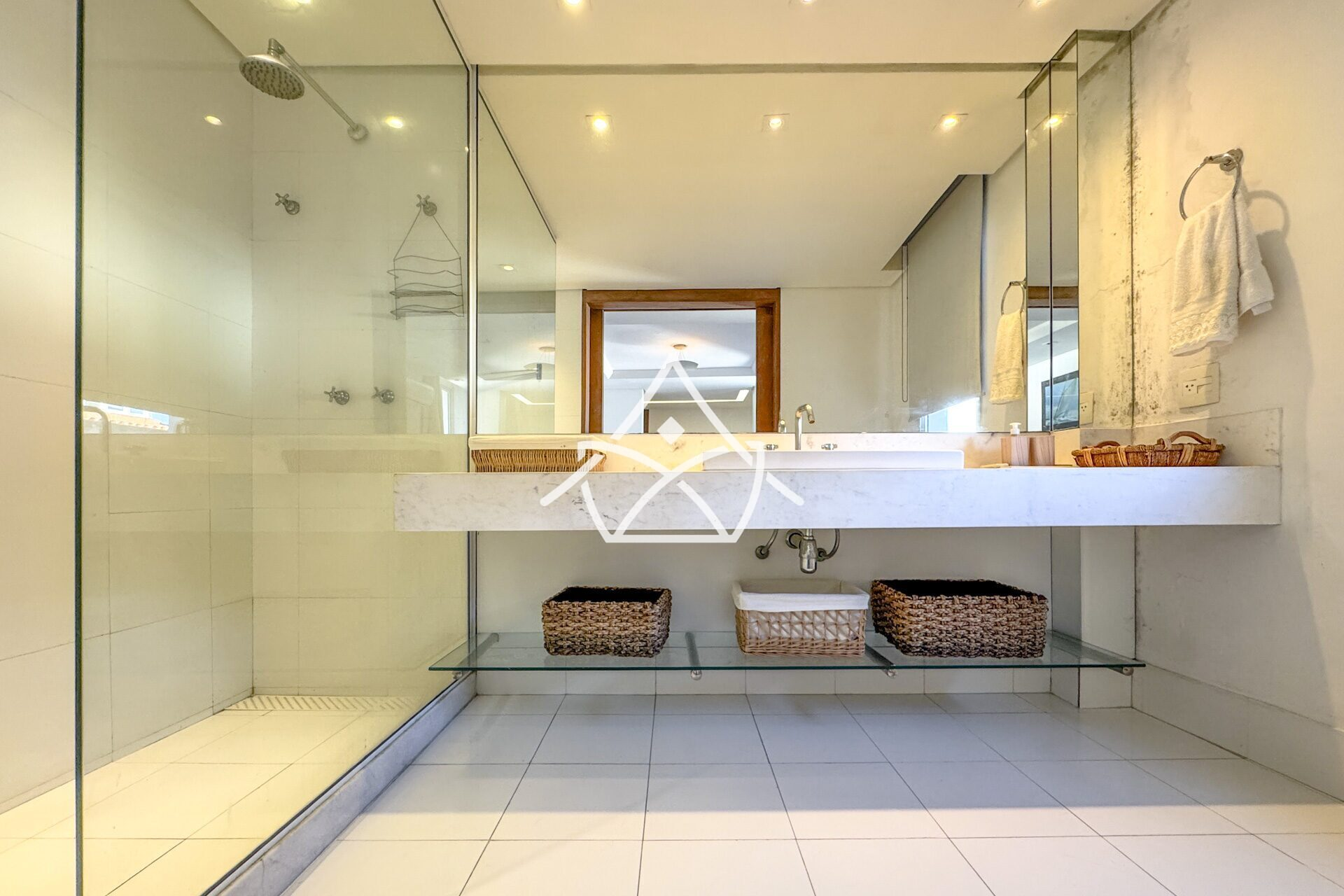 Casa à Venda no Joá com 4 Suítes, Piscina e Sauna