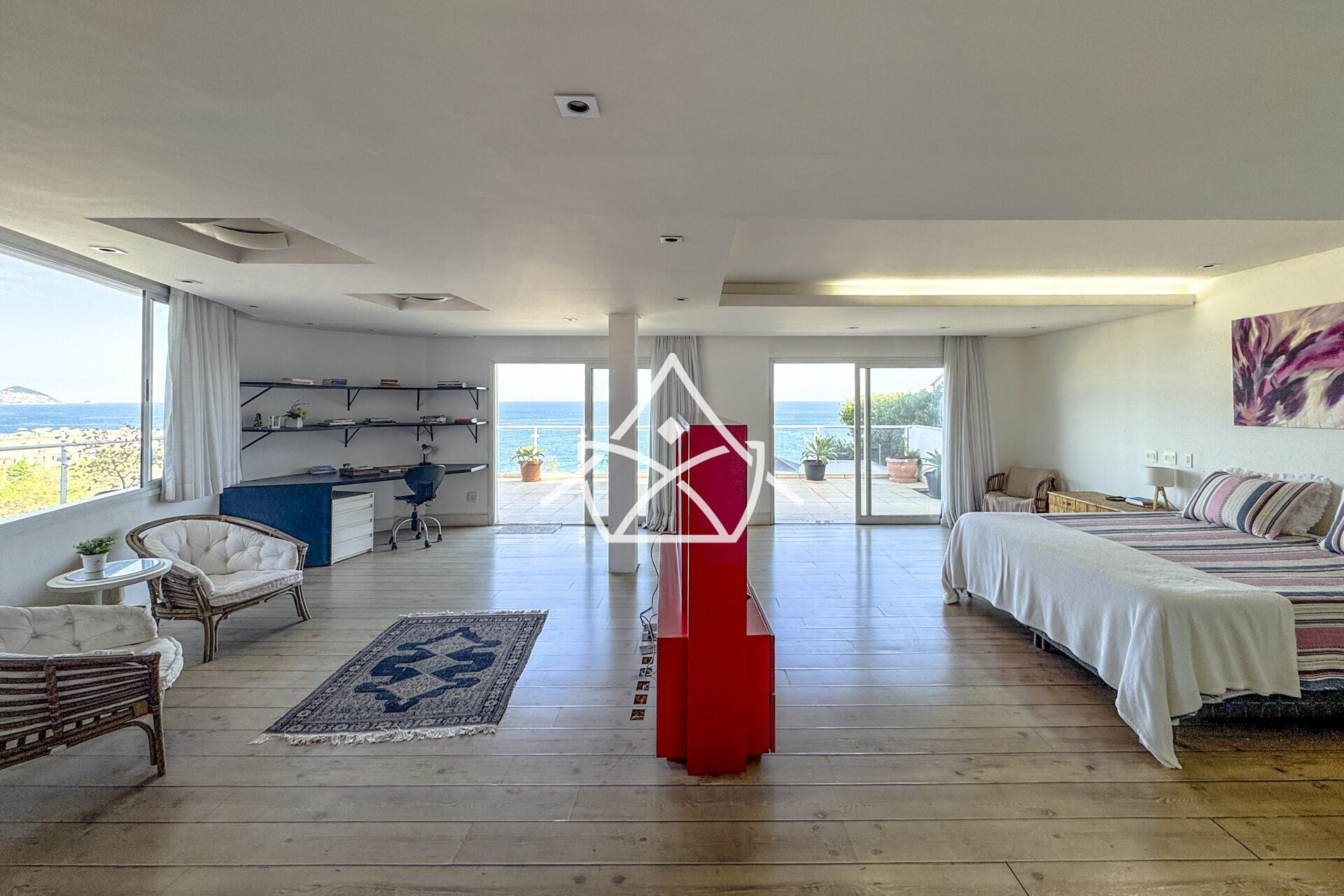 Casa à Venda no Joá com 4 Suítes, Piscina e Sauna
