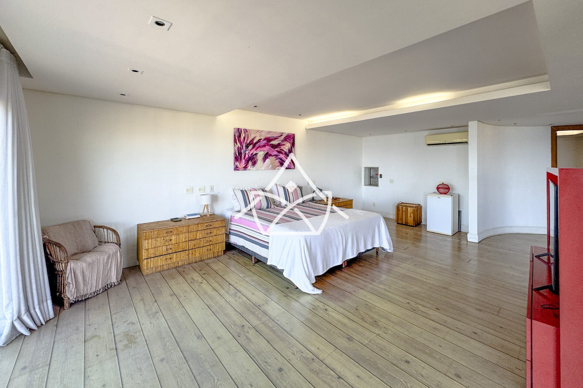Casa à Venda no Joá com 4 Suítes, Piscina e Sauna