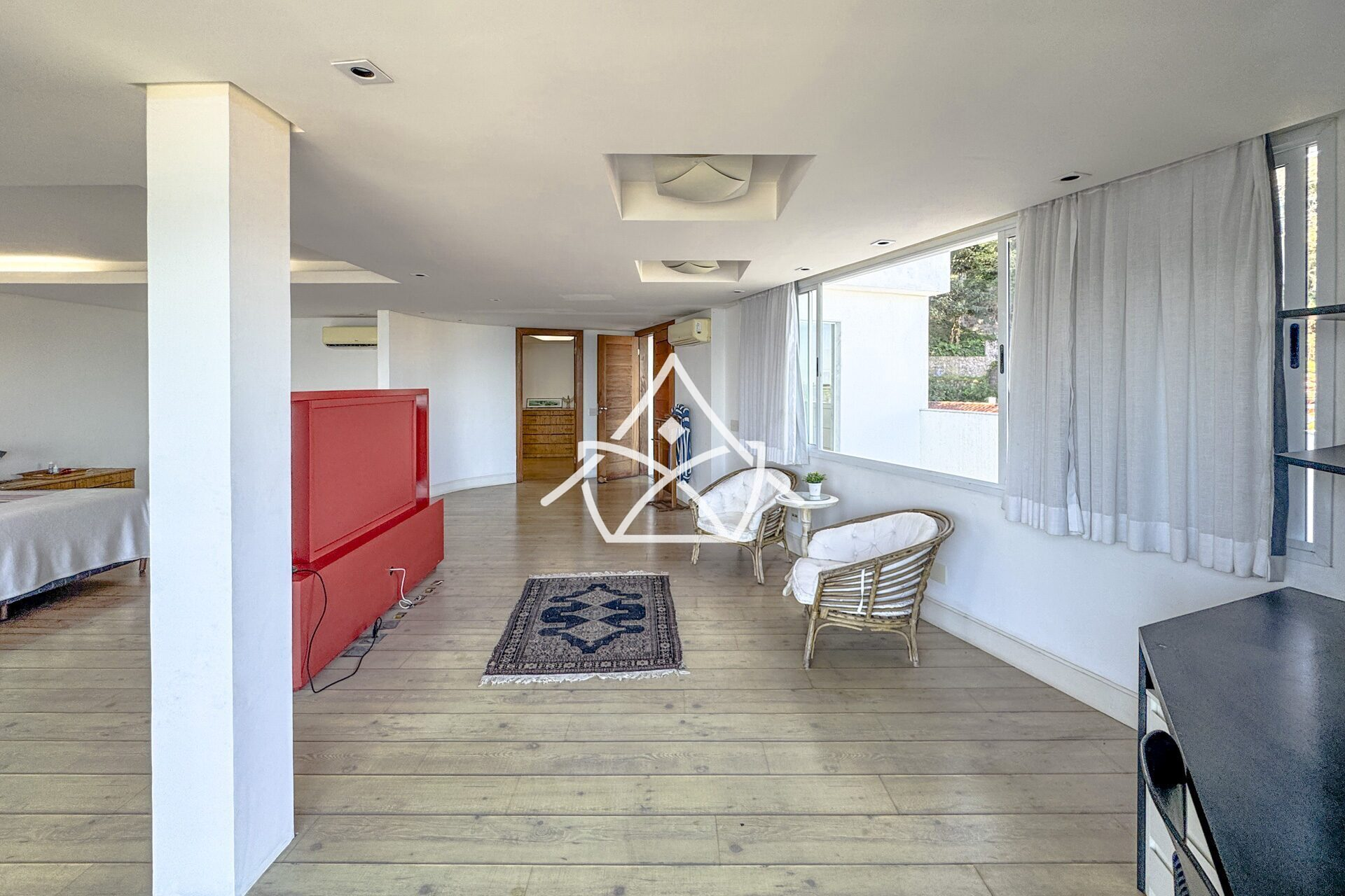 Casa à Venda no Joá com 4 Suítes, Piscina e Sauna