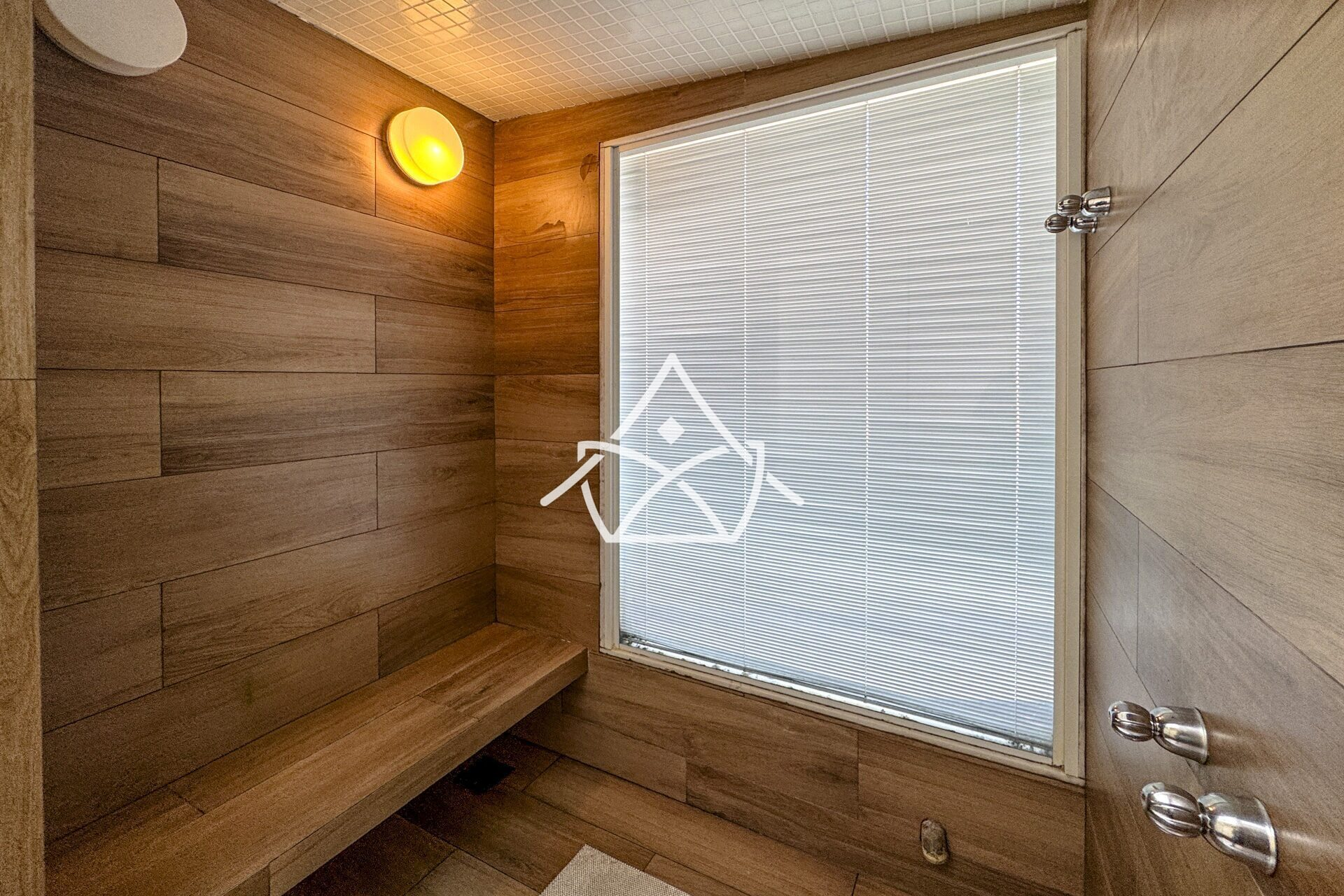 Casa à Venda no Joá com 4 Suítes, Piscina e Sauna