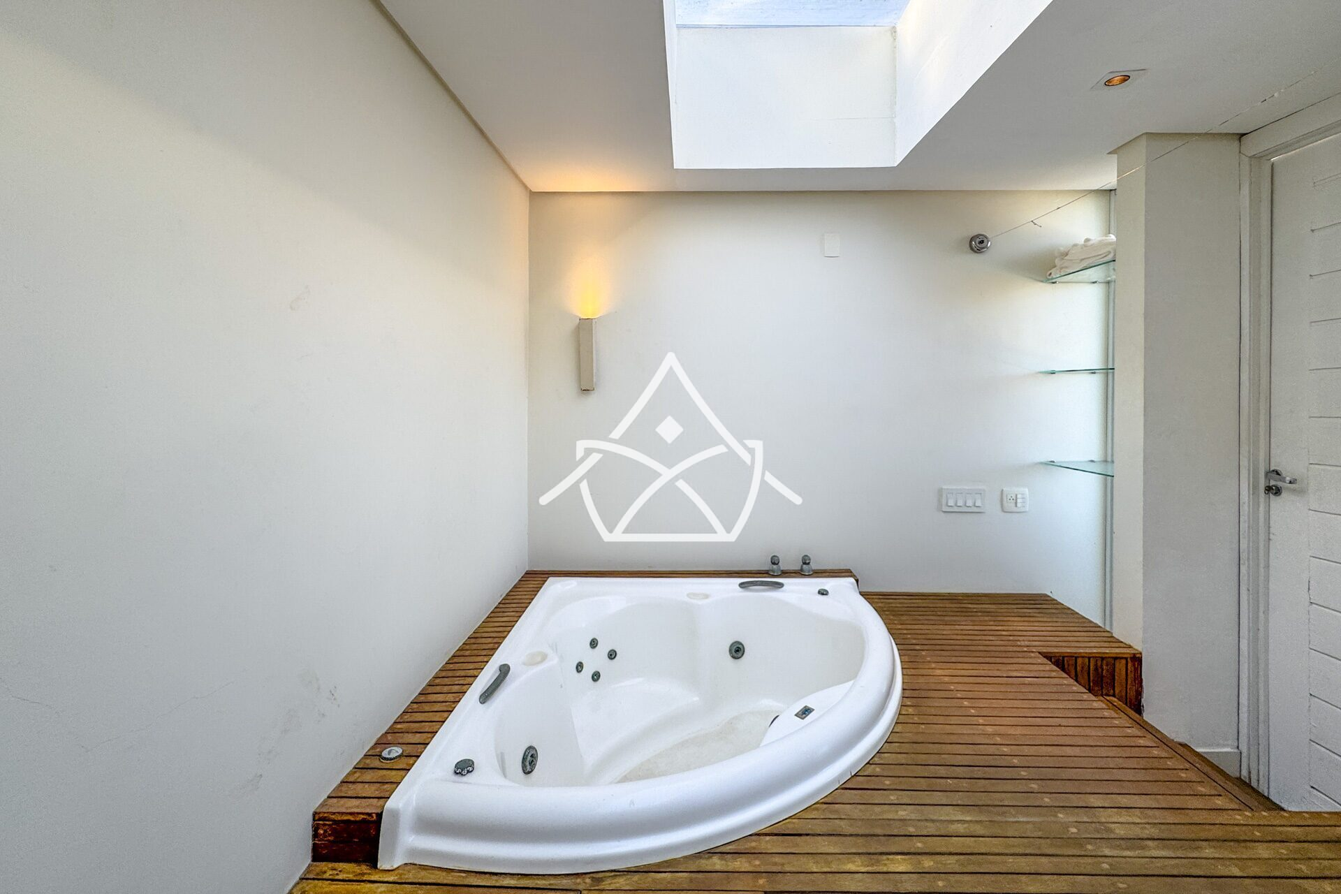 Casa à Venda no Joá com 4 Suítes, Piscina e Sauna
