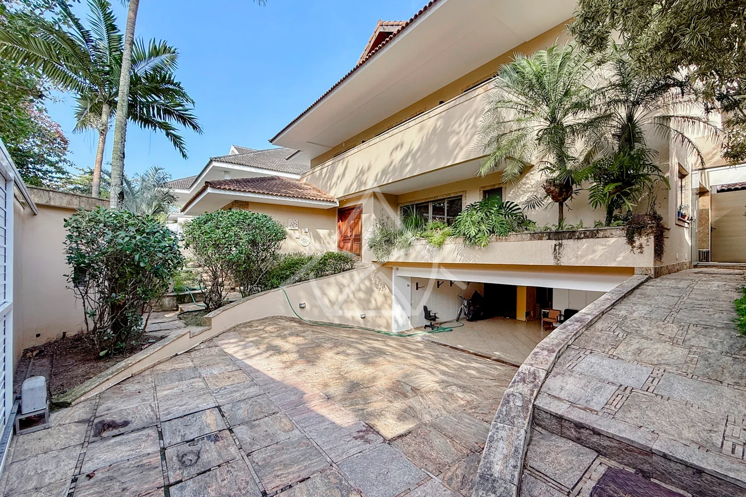 Casa Triplex Tradicional à Venda na Barra da Tijuca