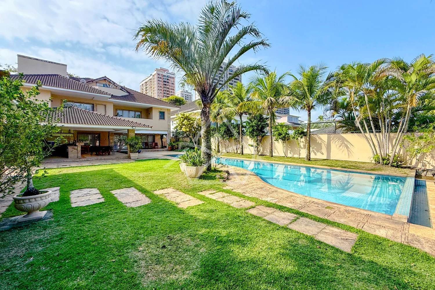 Casa Triplex Tradicional à Venda na Barra da Tijuca