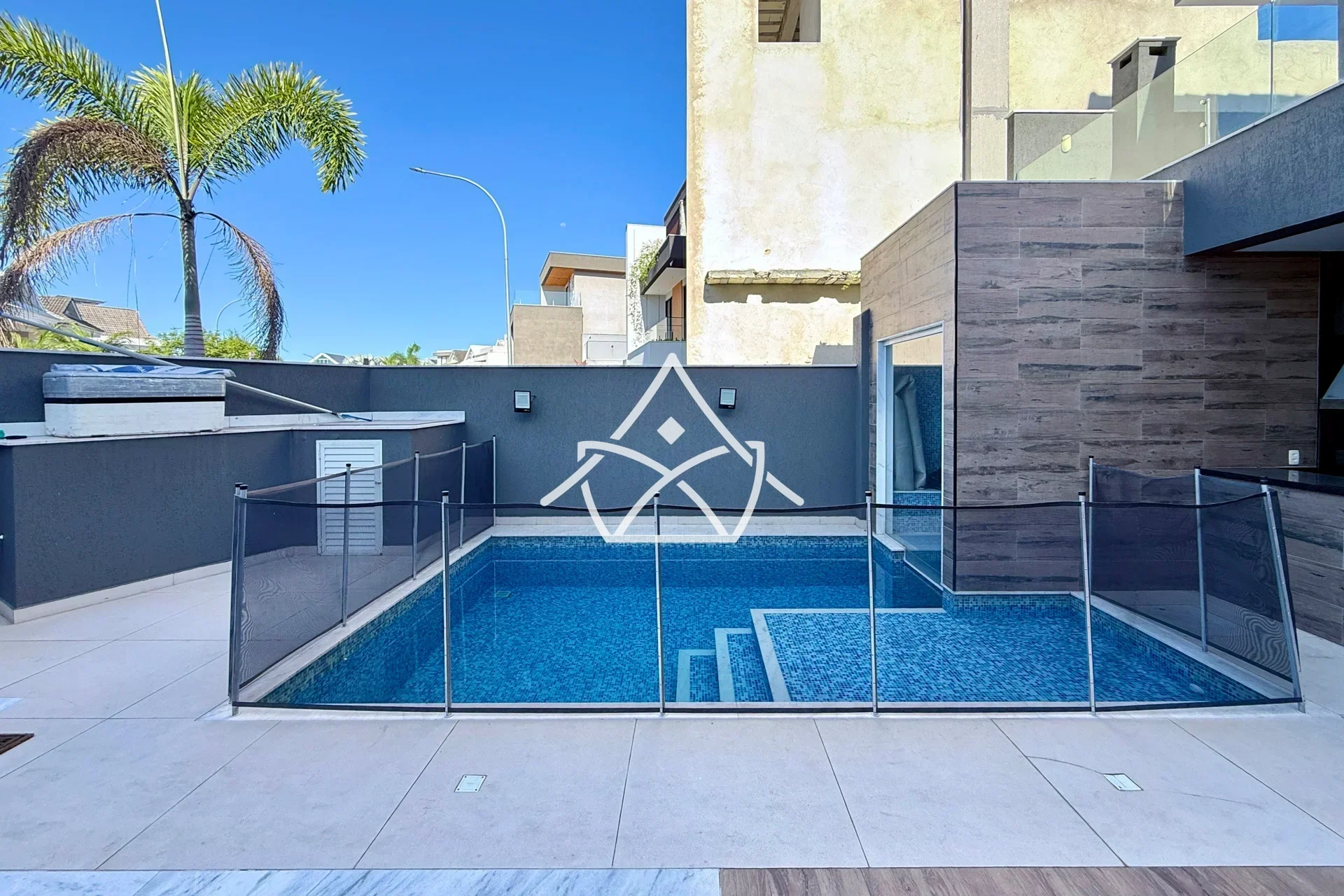 Casa Triplex à Venda no Riviera Del Sol no Recreio dos Bandeirantes.