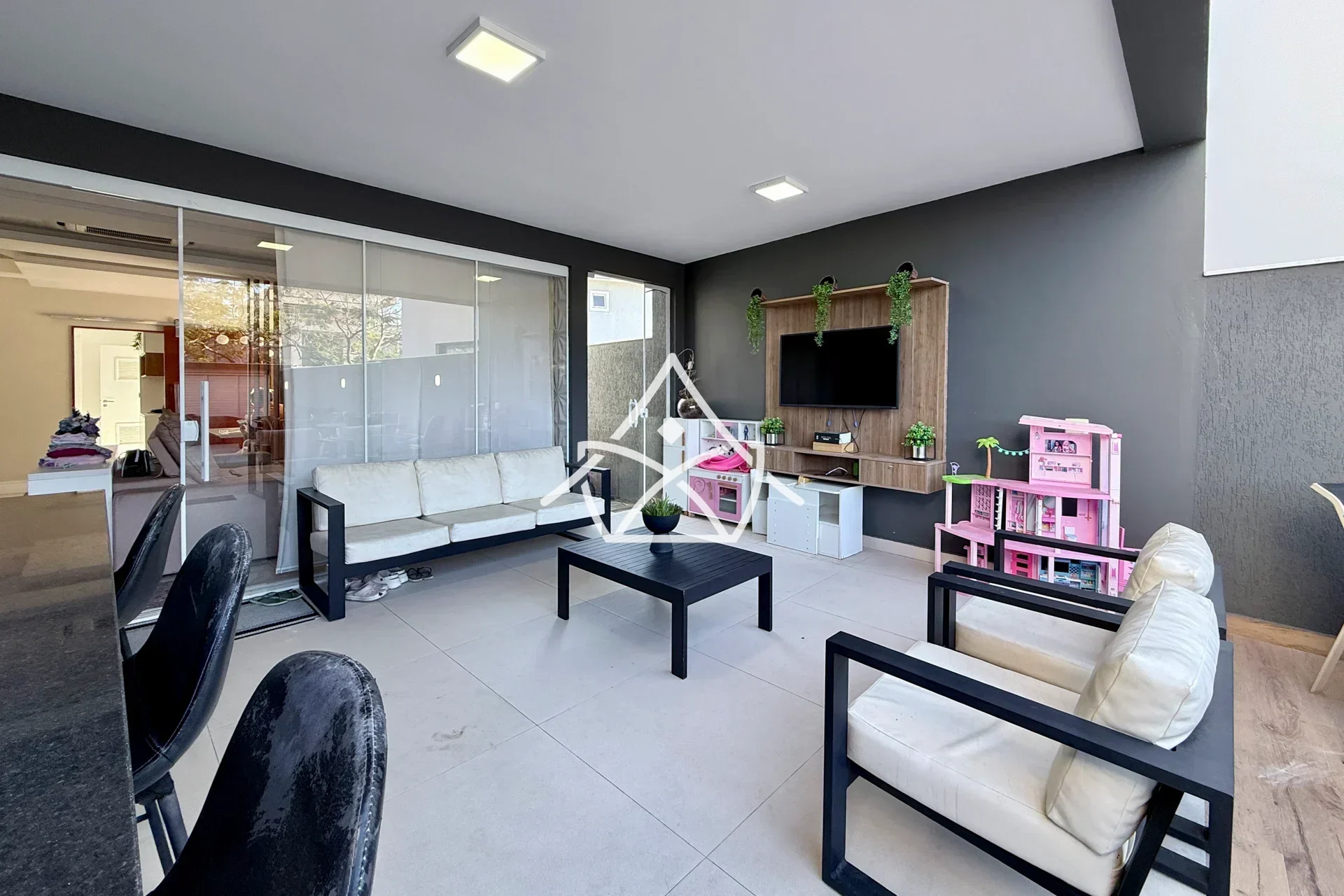 Casa Triplex à Venda no Riviera Del Sol no Recreio dos Bandeirantes.