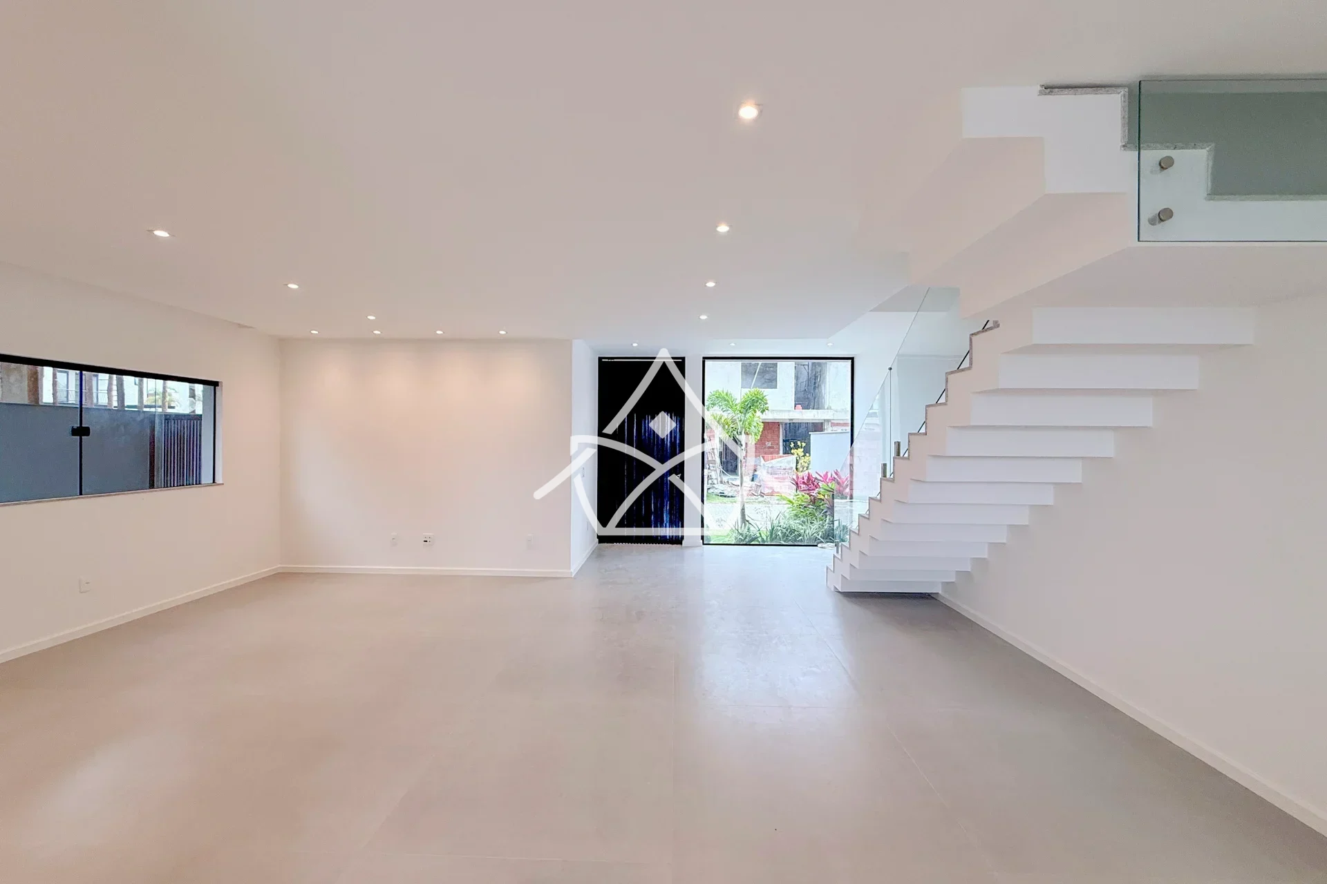 Casa com Amplo Salão no Terceiro Andar no Villa Blanca I