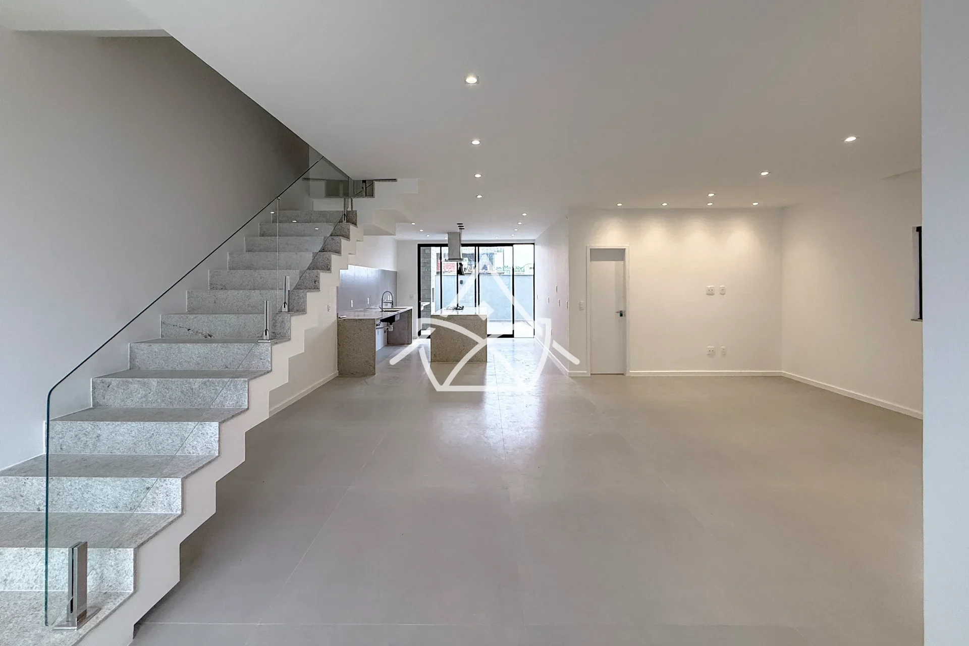 Casa com Amplo Salão no Terceiro Andar no Villa Blanca I