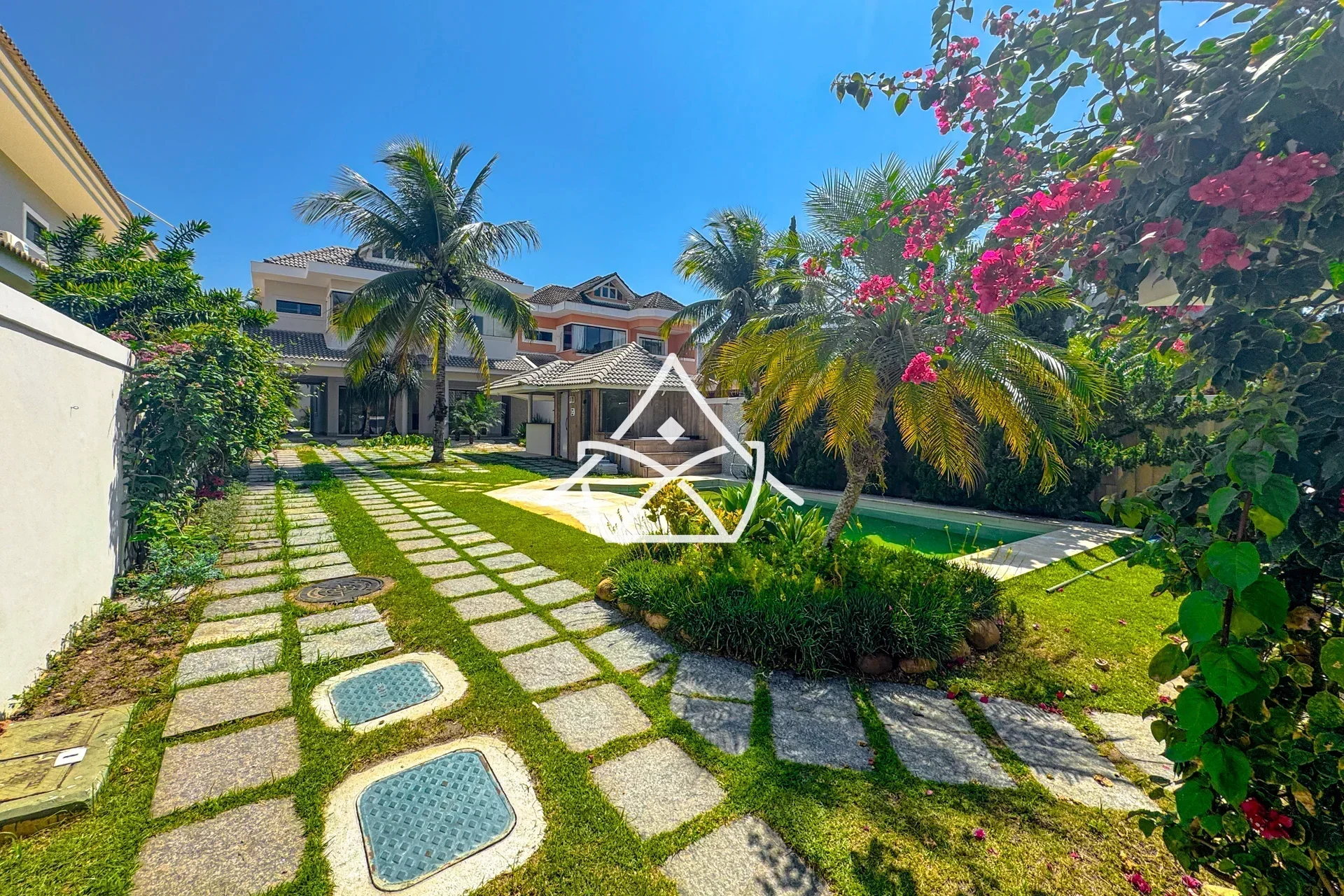 Casa à Venda com 4 Suítes na Barra da Tijuca