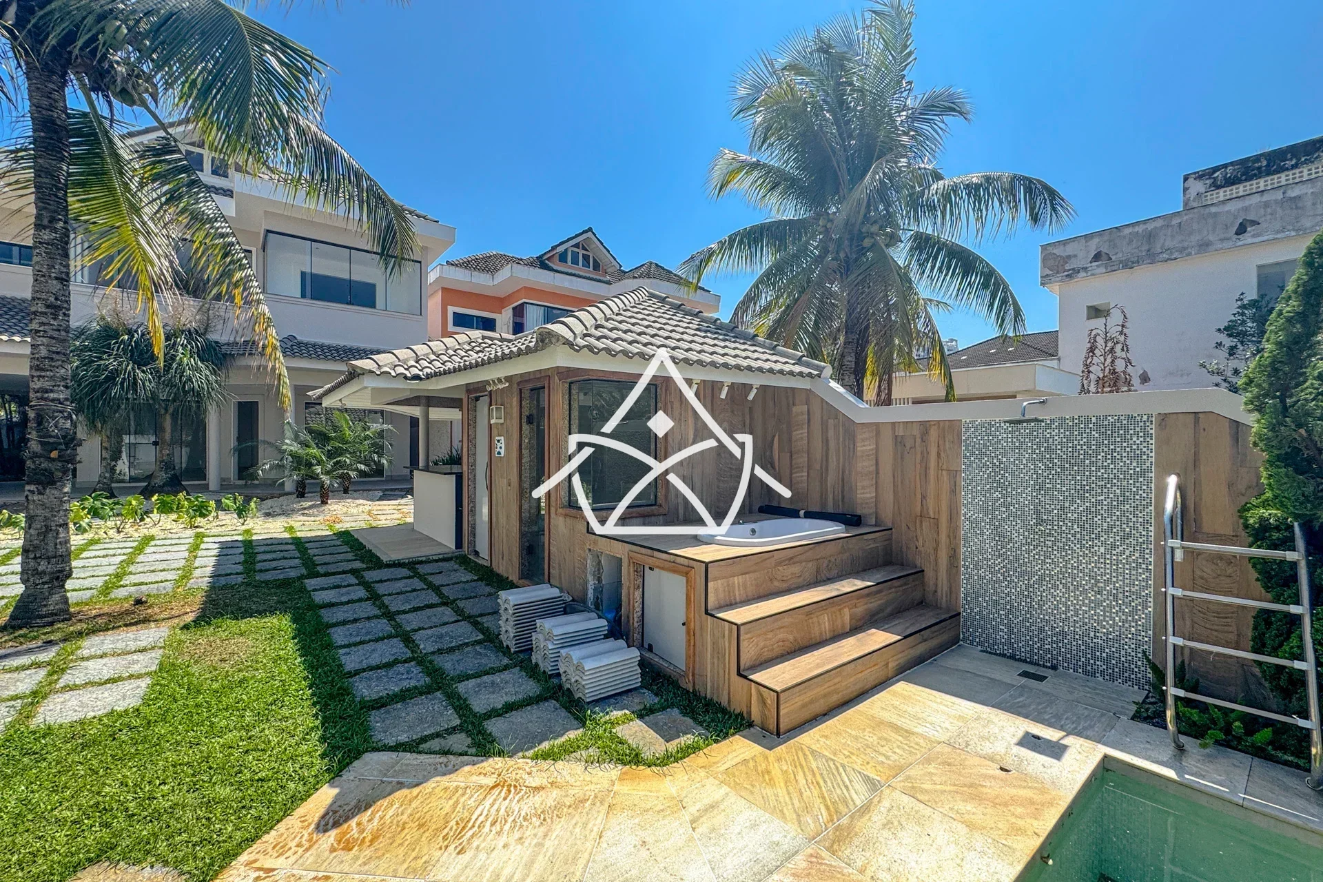 Casa à Venda com 4 Suítes na Barra da Tijuca