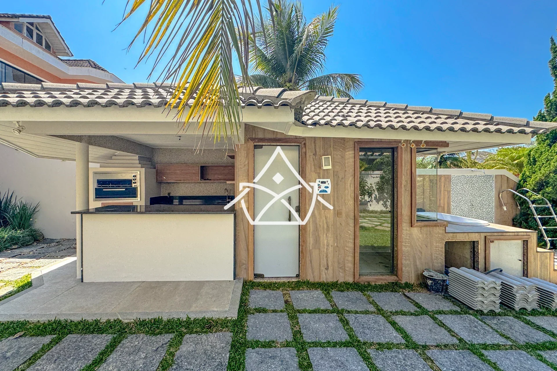 Casa à Venda com 4 Suítes na Barra da Tijuca