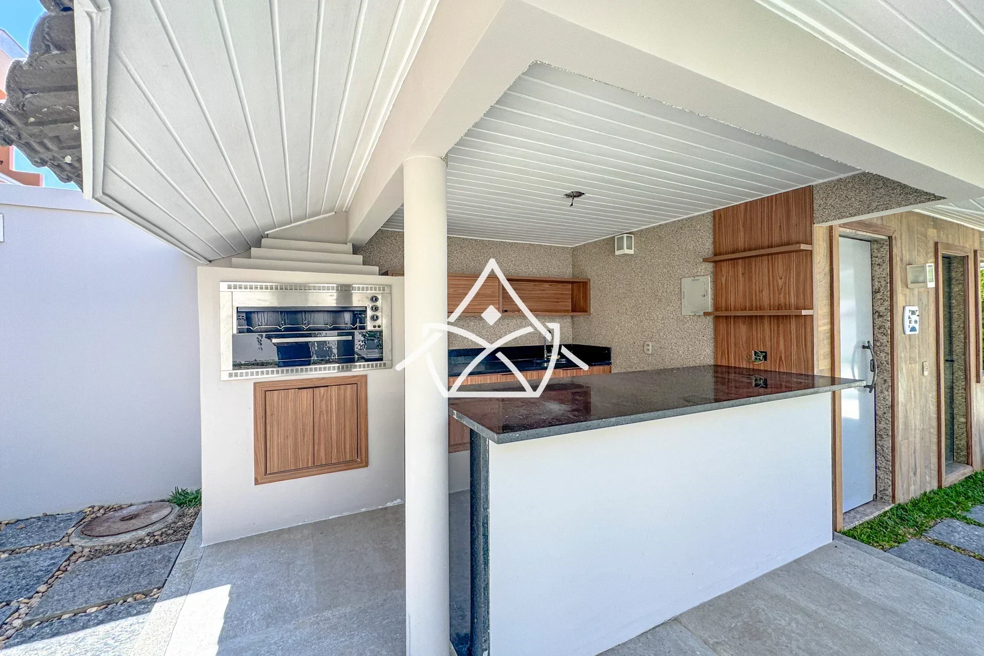 Casa à Venda com 4 Suítes na Barra da Tijuca