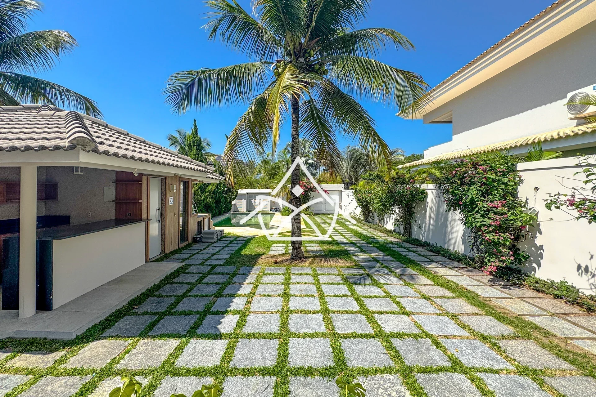 Casa à Venda com 4 Suítes na Barra da Tijuca