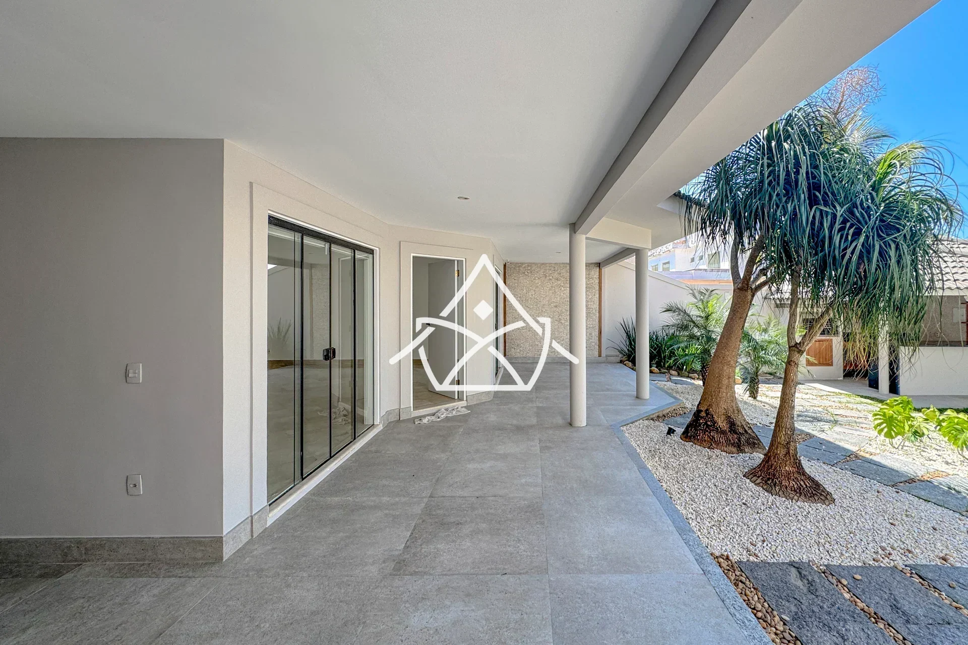 Casa à Venda com 4 Suítes na Barra da Tijuca