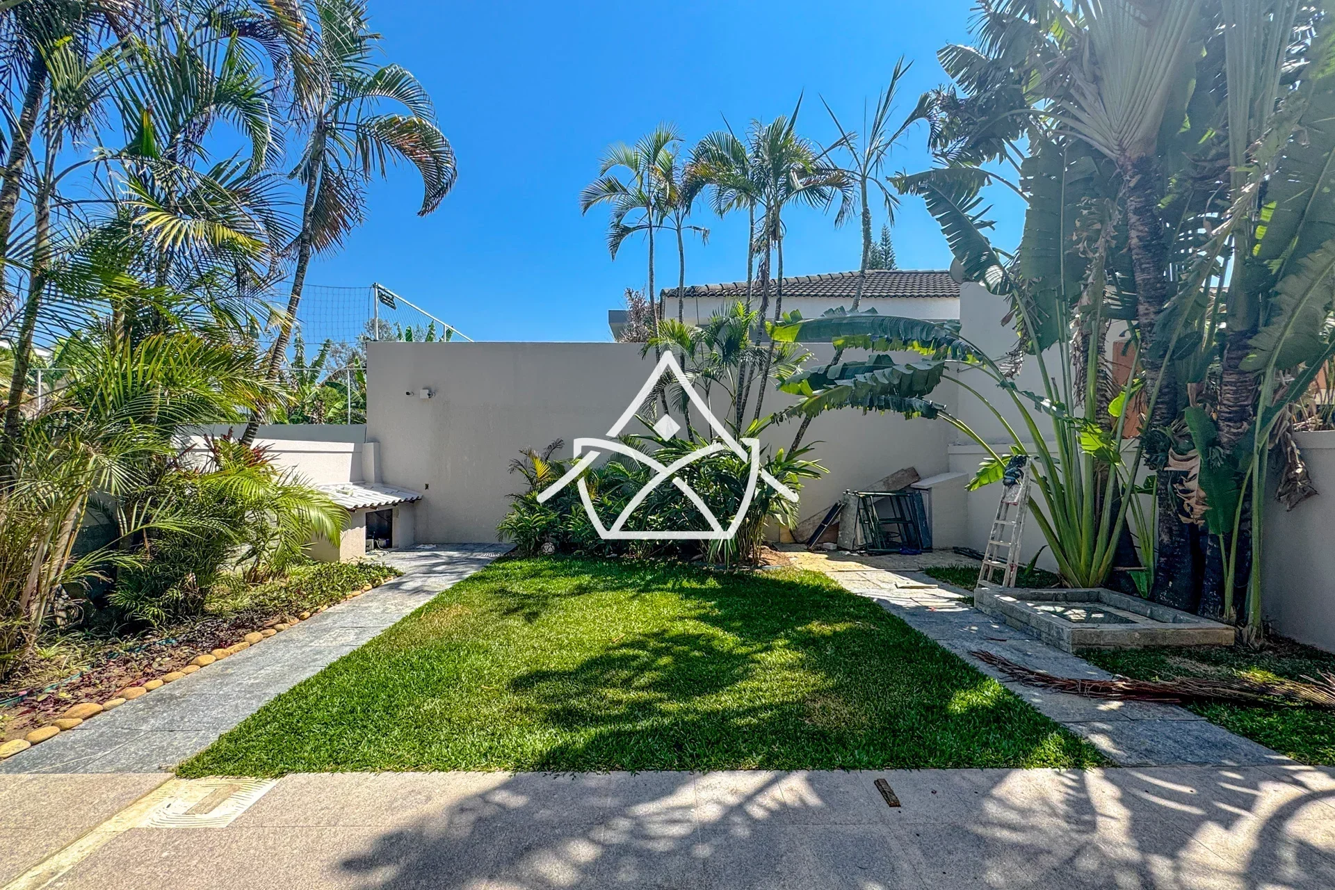 Casa à Venda com 4 Suítes na Barra da Tijuca