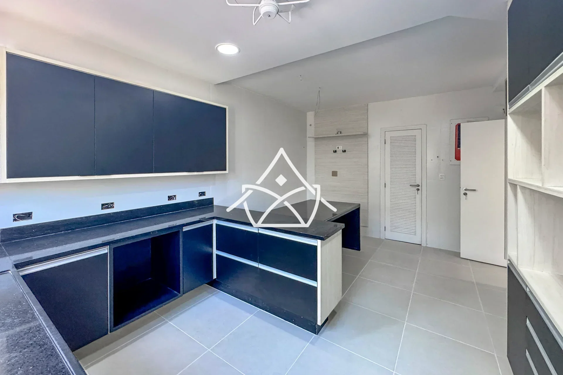 Casa à Venda com 4 Suítes na Barra da Tijuca