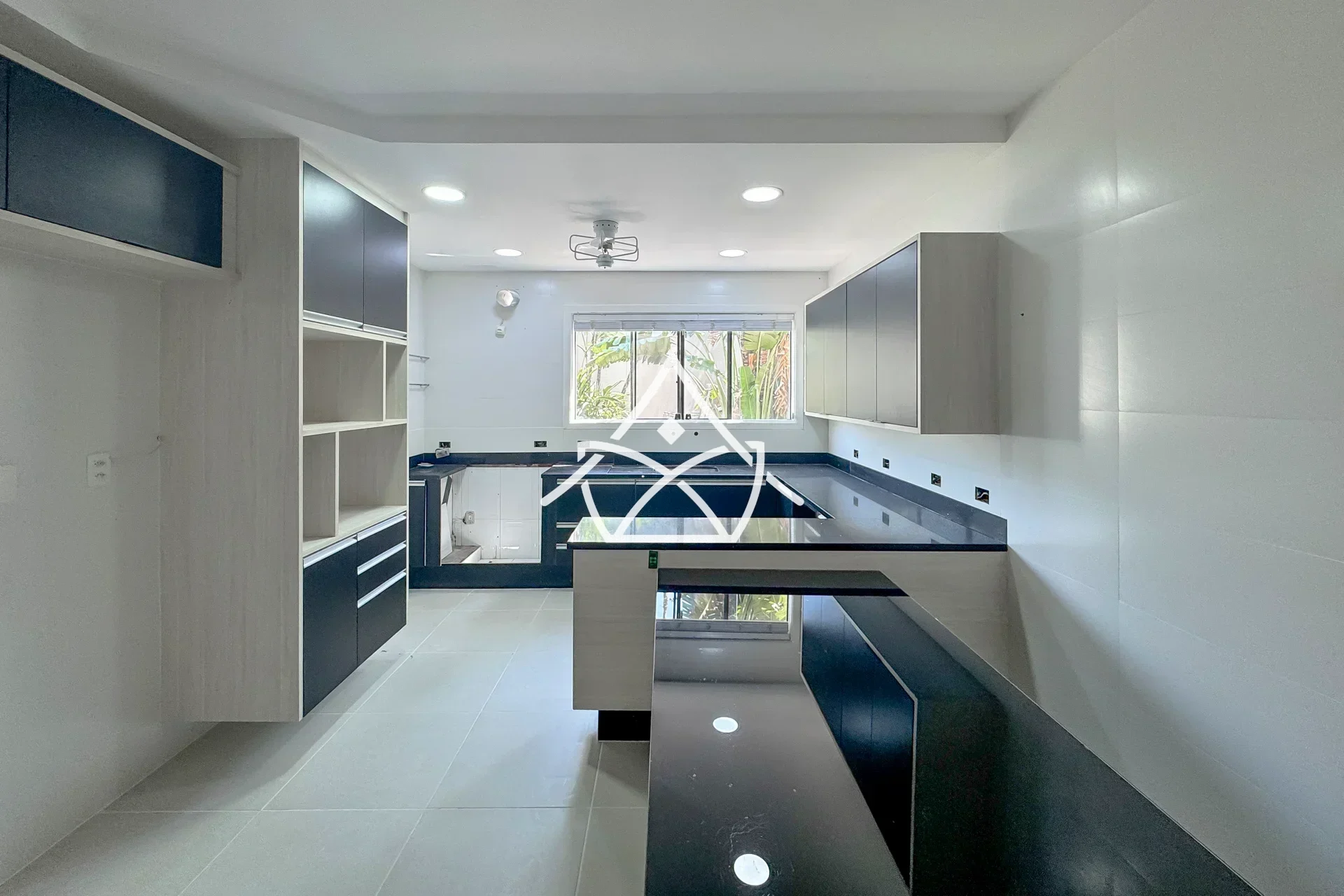 Casa à Venda com 4 Suítes na Barra da Tijuca