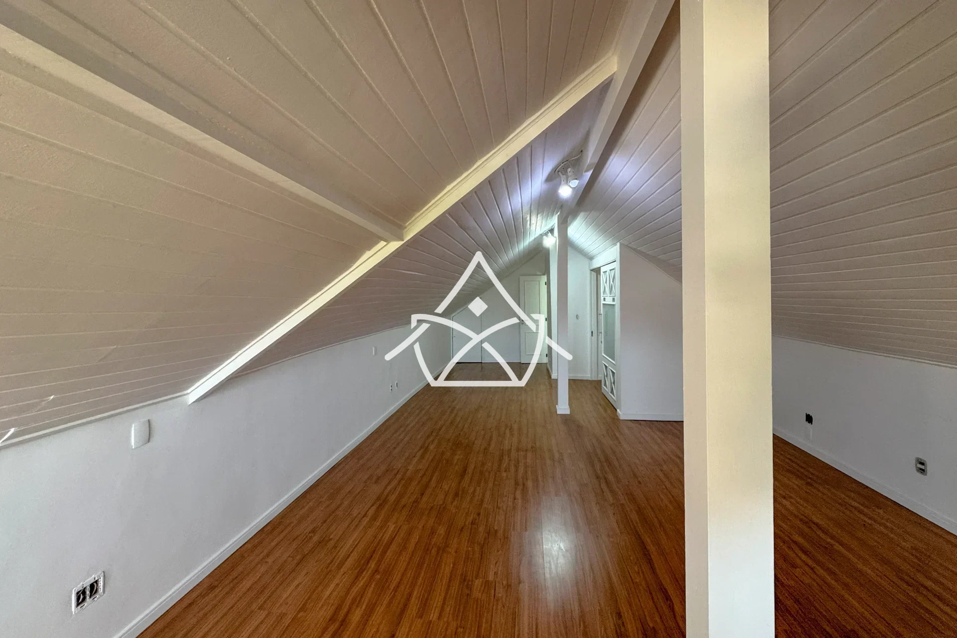 Casa à Venda com 4 Suítes na Barra da Tijuca