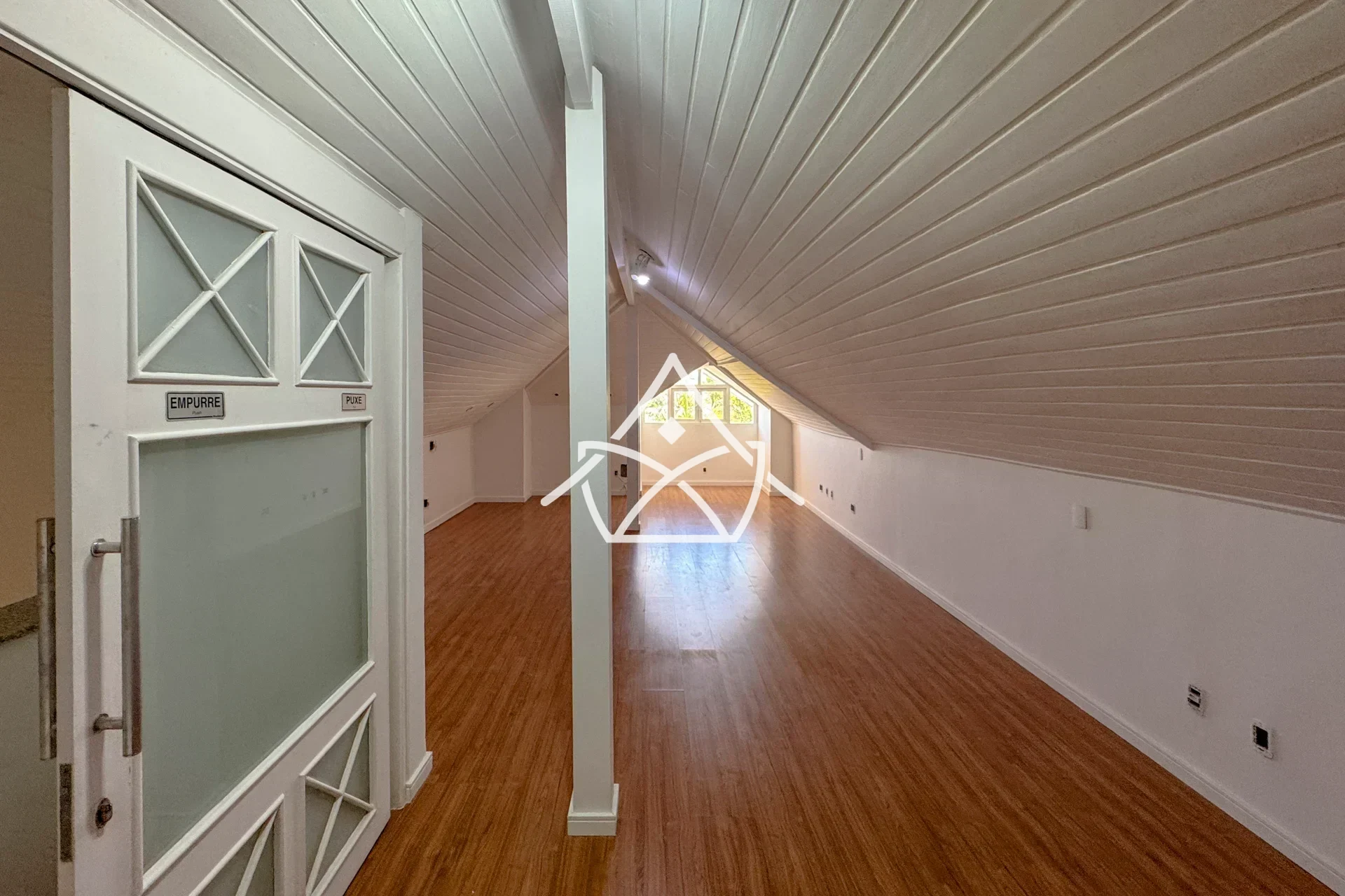 Casa à Venda com 4 Suítes na Barra da Tijuca