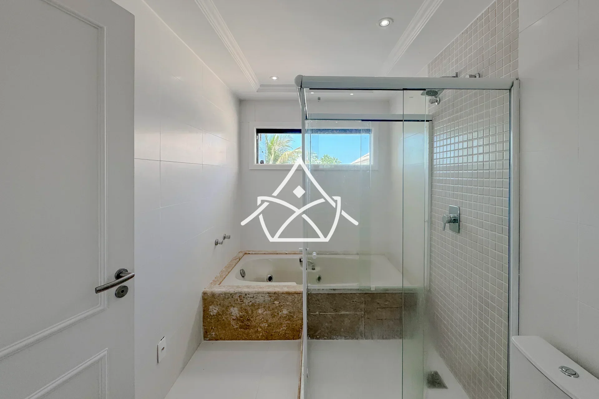 Casa à Venda com 4 Suítes na Barra da Tijuca
