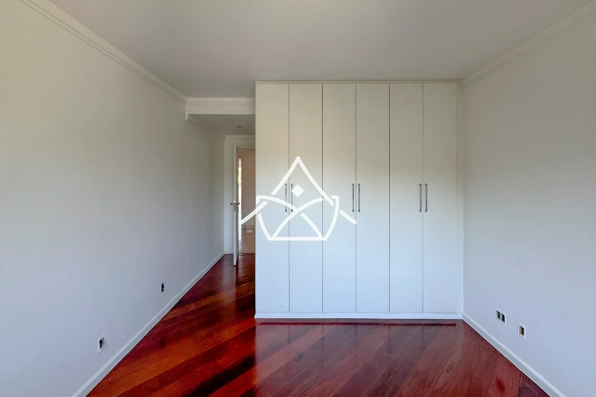 Casa à Venda com 4 Suítes na Barra da Tijuca