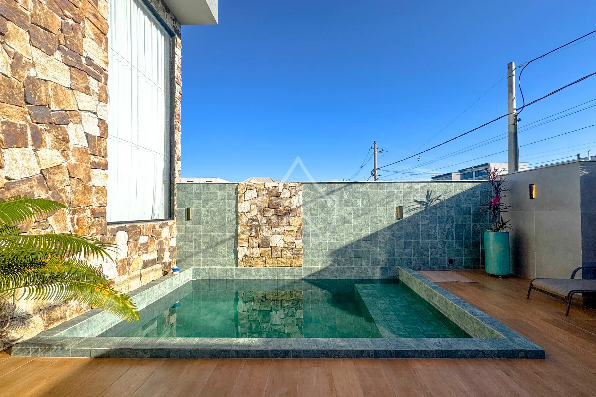 Casa com 21 Placas Solares Fotovoltaicas no Recreio dos Bandeirantes