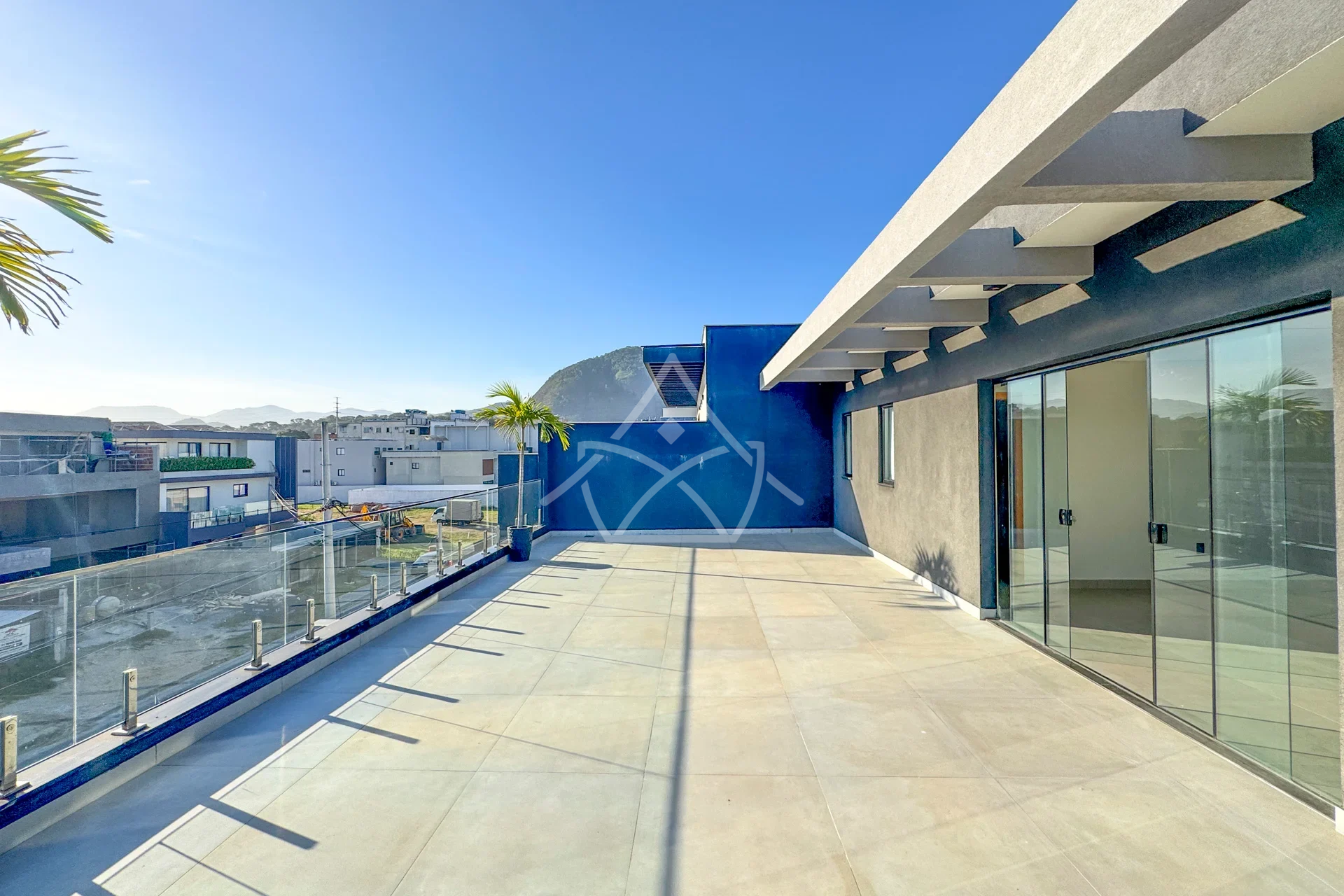 Casa com 21 Placas Solares Fotovoltaicas no Recreio dos Bandeirantes