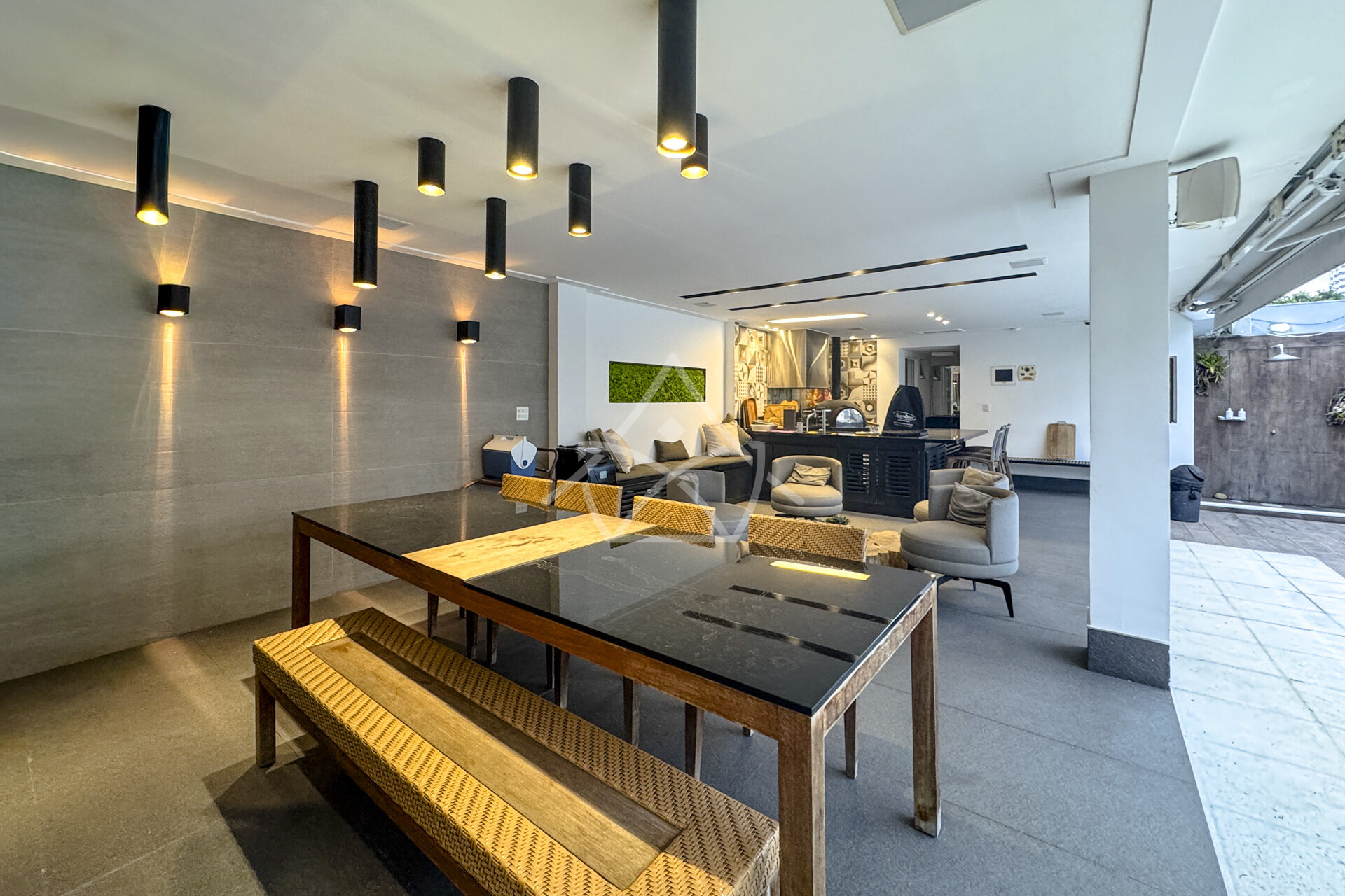 Casa à Venda com 3 Andares na Barra da Tijuca