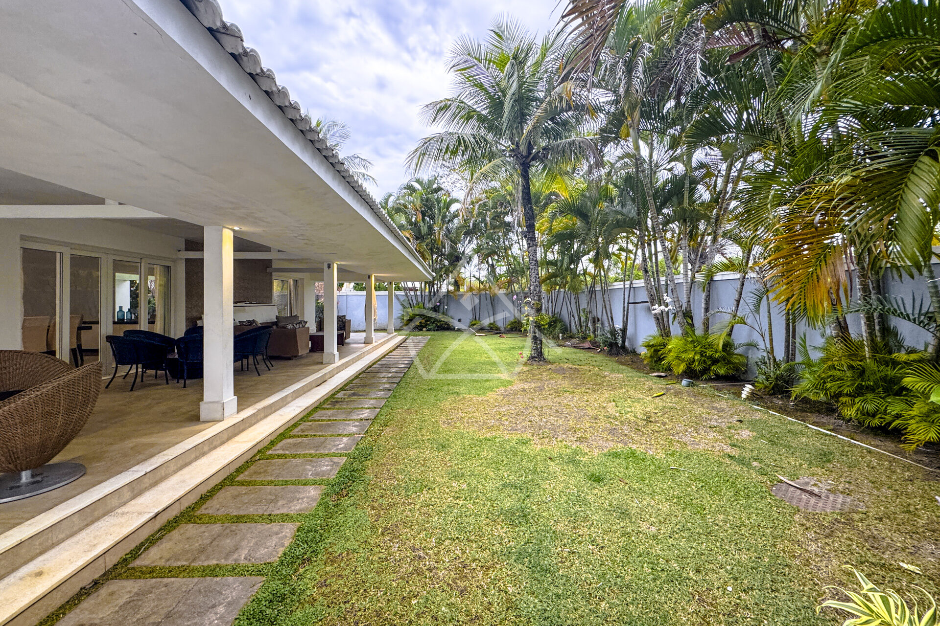 Casa à Venda com 3 Andares na Barra da Tijuca