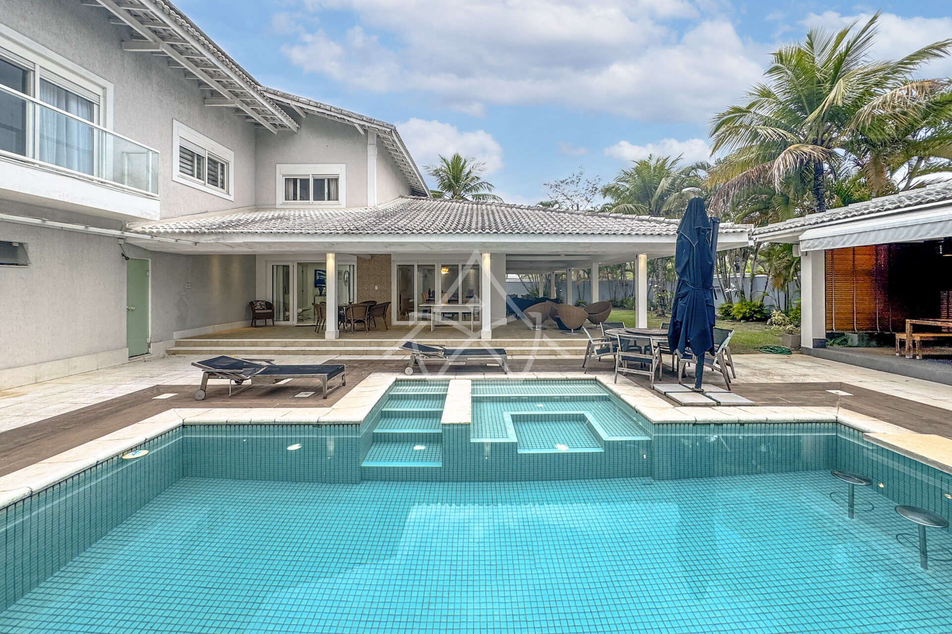 Casa à Venda com 3 Andares na Barra da Tijuca
