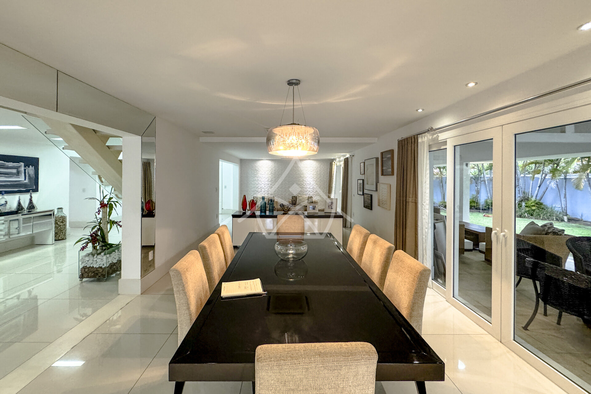 Casa à Venda com 3 Andares na Barra da Tijuca