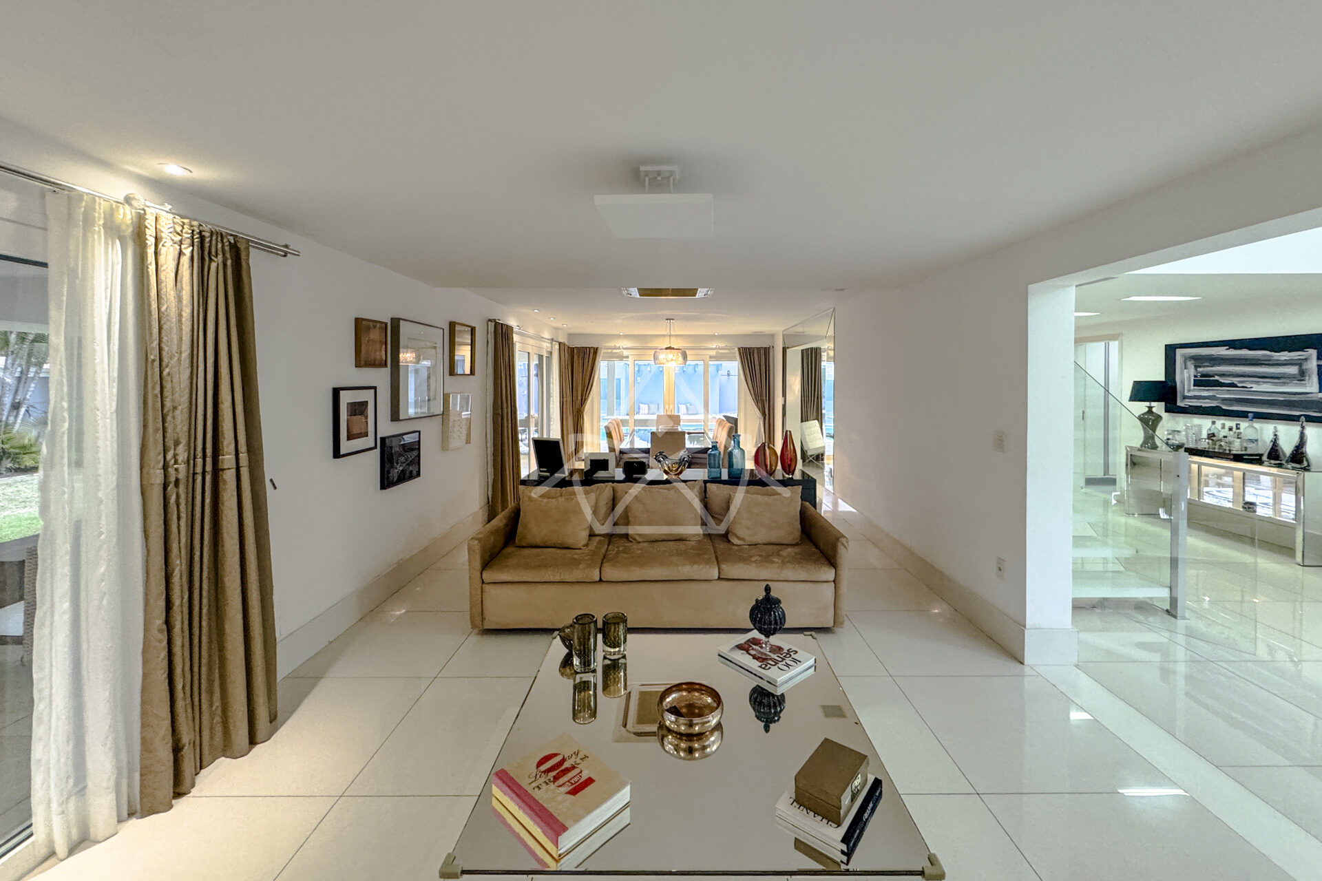 Casa à Venda com 3 Andares na Barra da Tijuca