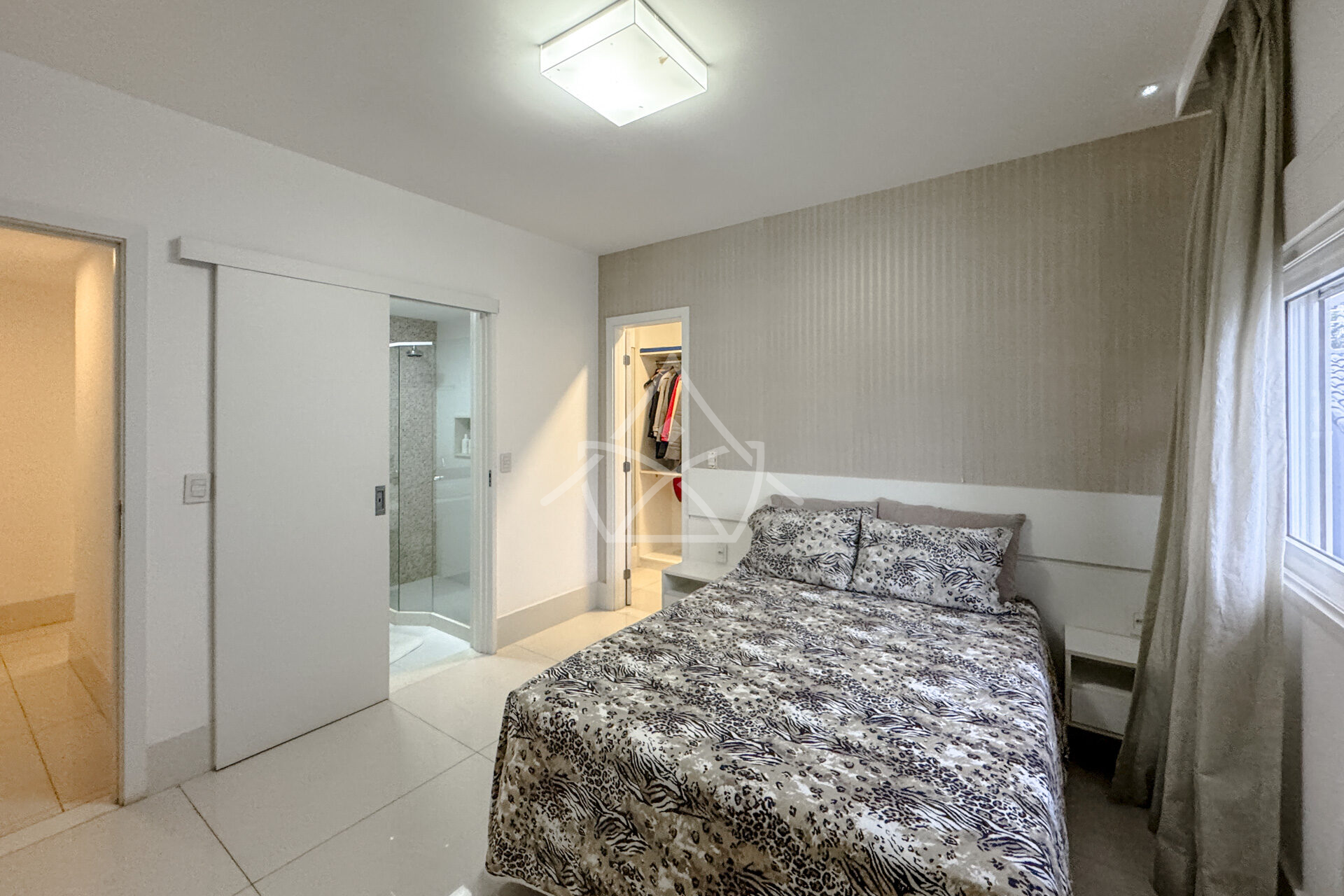 Casa à Venda com 3 Andares na Barra da Tijuca