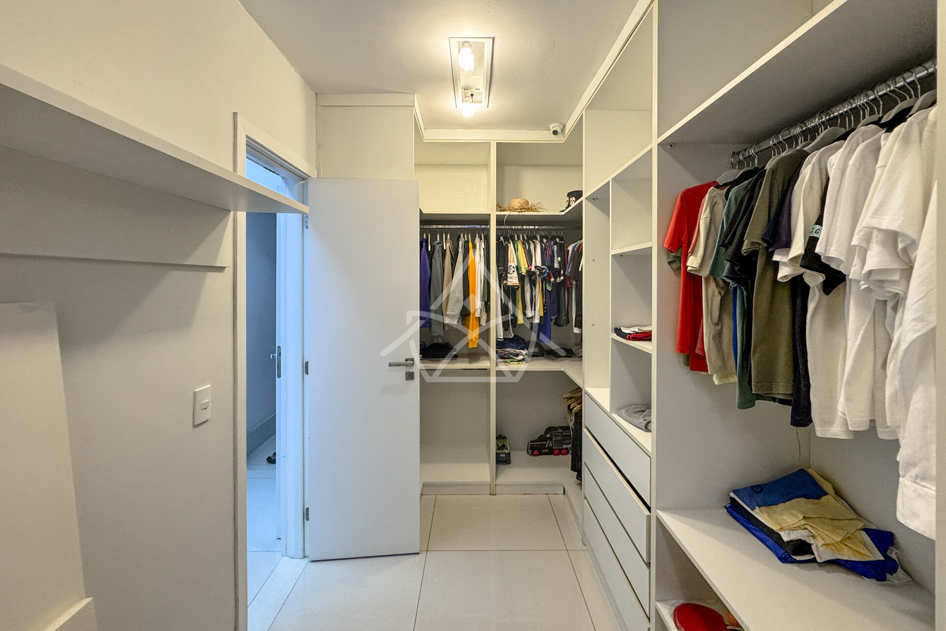 Casa à Venda com 3 Andares na Barra da Tijuca
