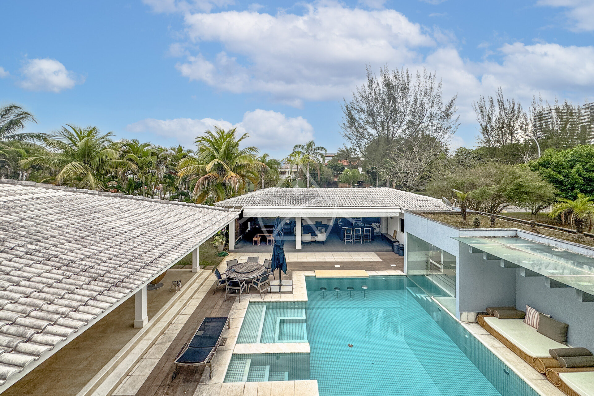 Casa à Venda com 3 Andares na Barra da Tijuca