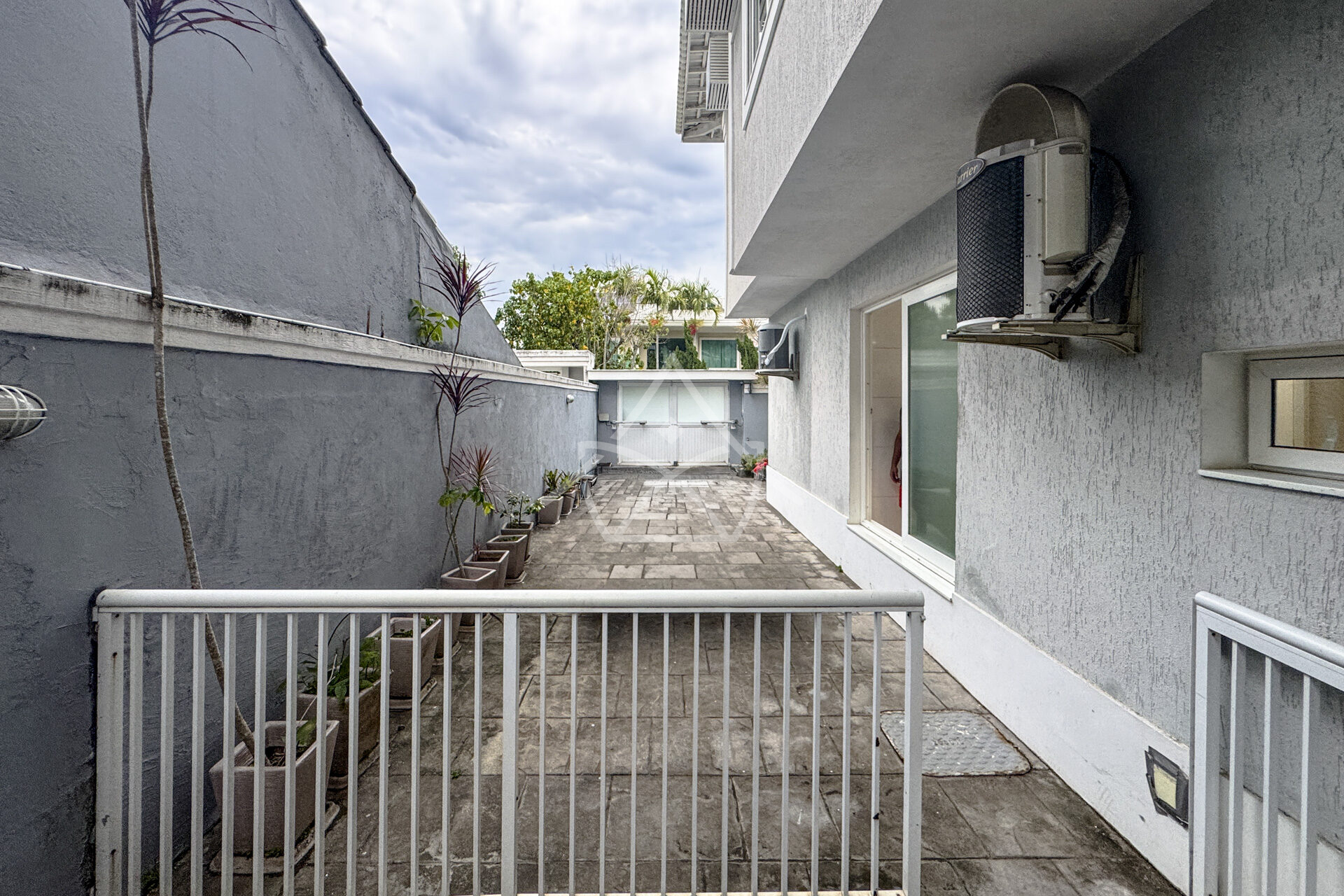Casa à Venda com 3 Andares na Barra da Tijuca