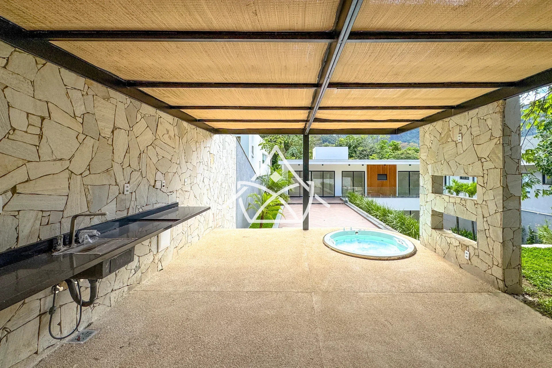 Casa Duplex em Itanhangá á Venda