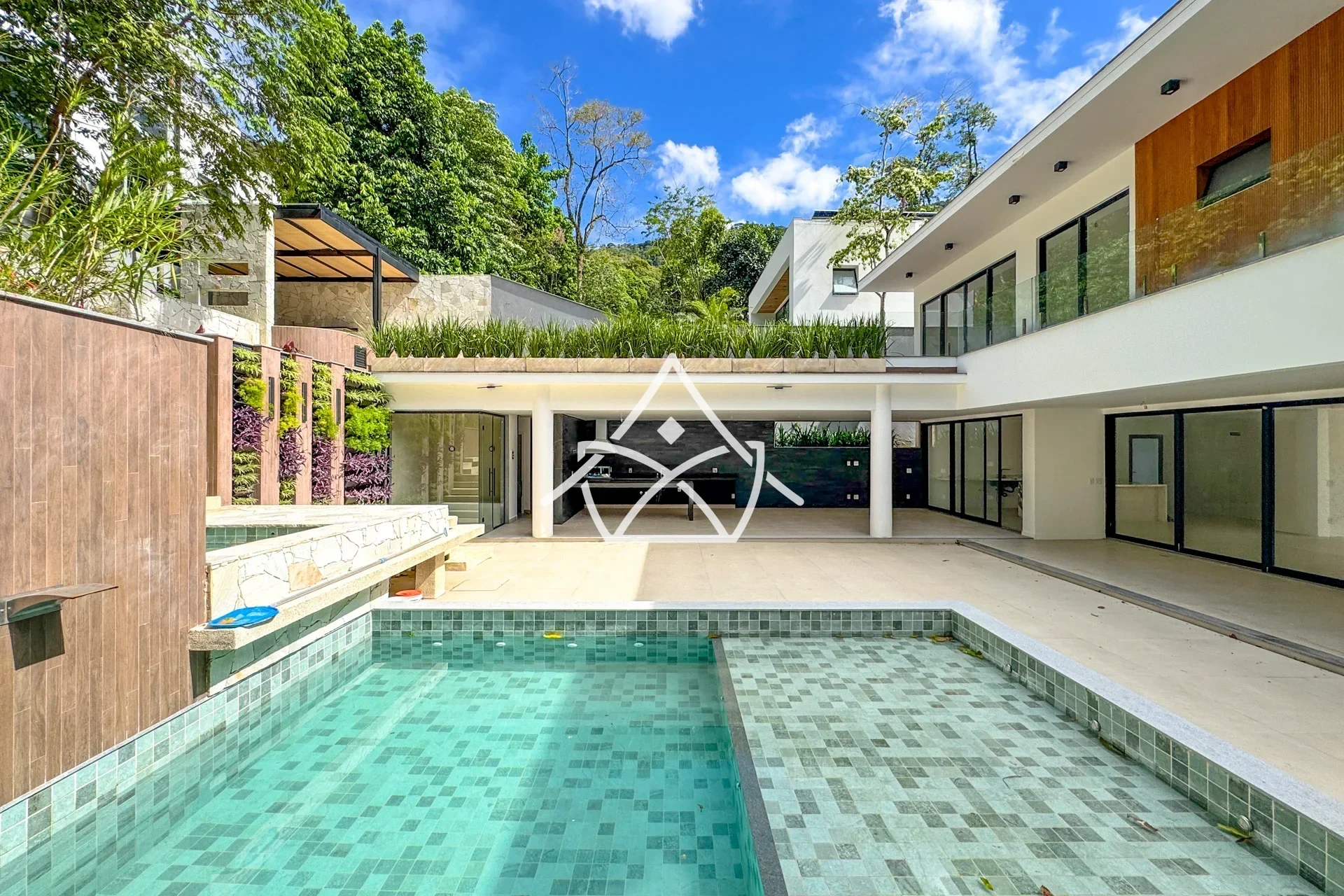 Casa Duplex em Itanhangá á Venda