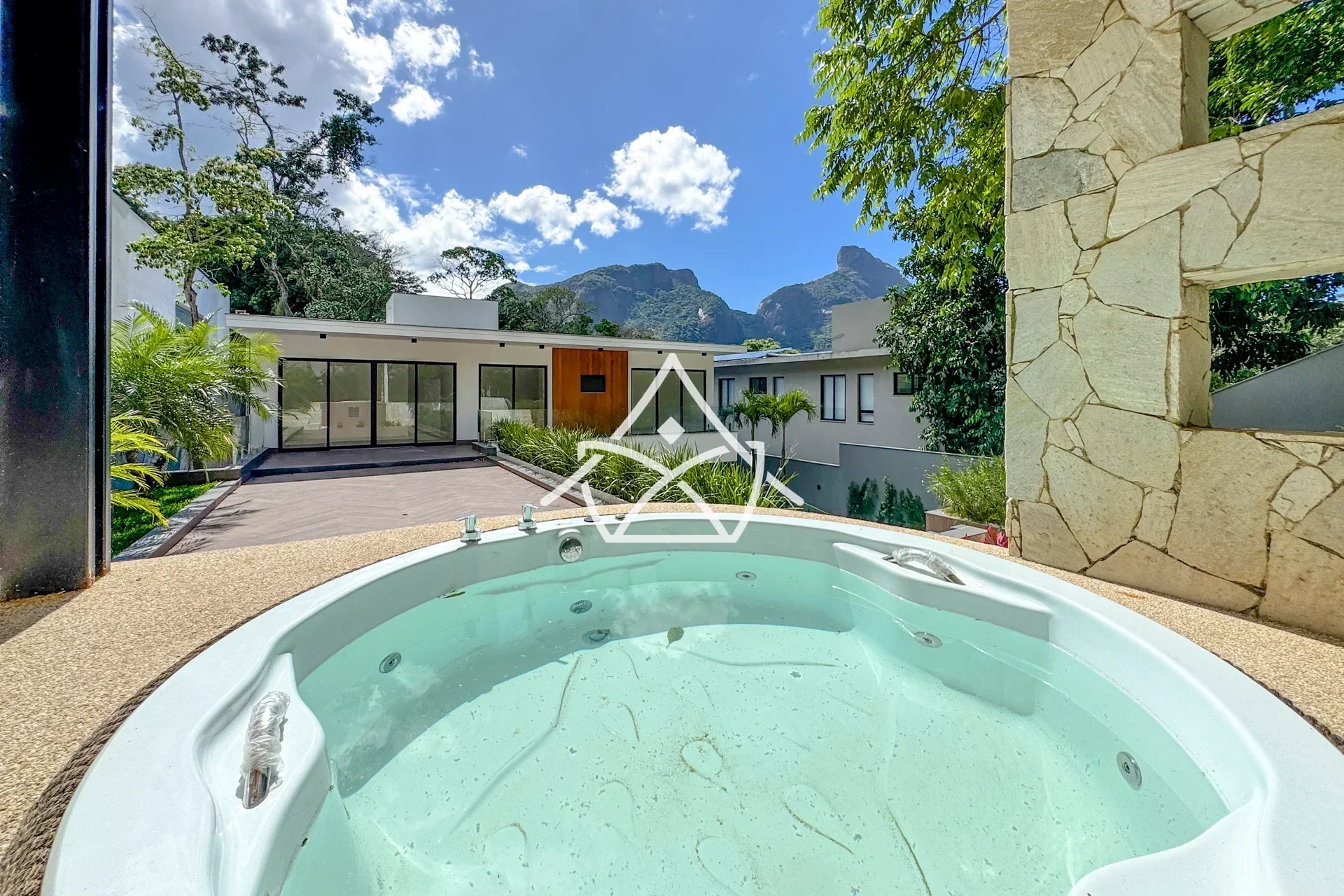Casa Duplex em Itanhangá á Venda