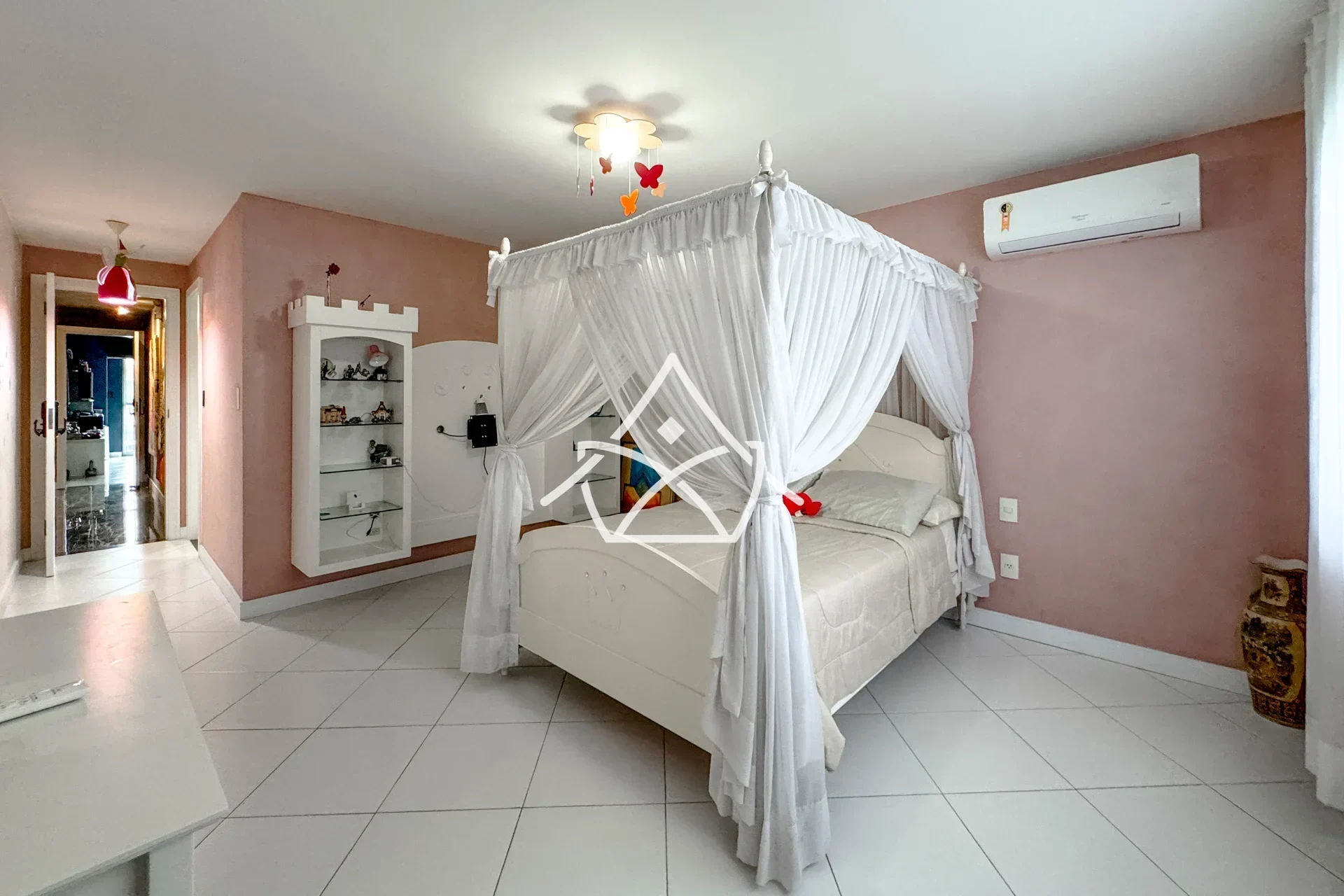 Casa com Boate à Venda no Recreio dos Bandeirantes