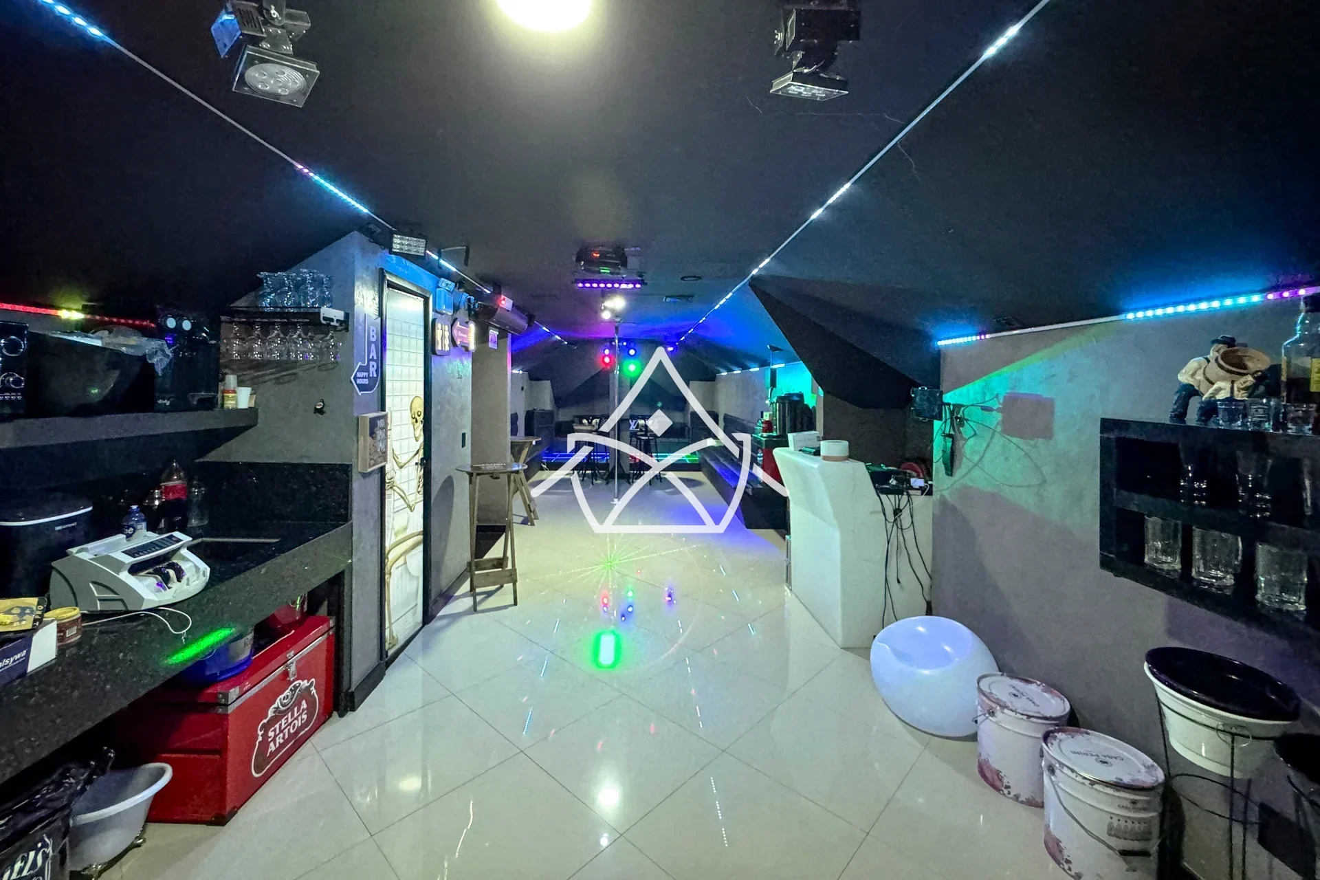Casa com Boate à Venda no Recreio dos Bandeirantes