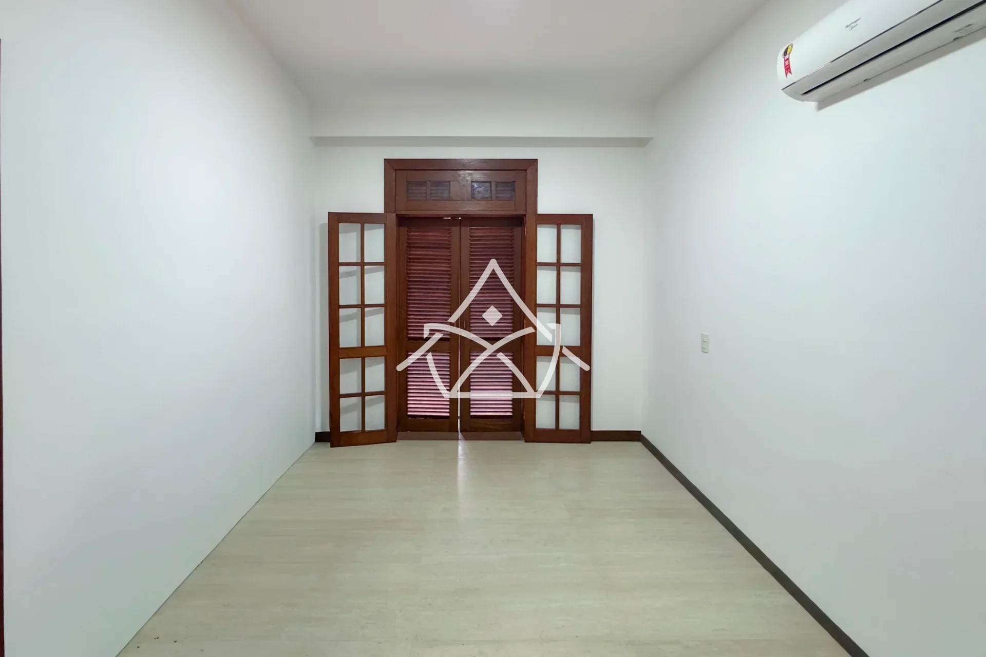 Mansão com Subsolo e Academia na Barra da Tijuca