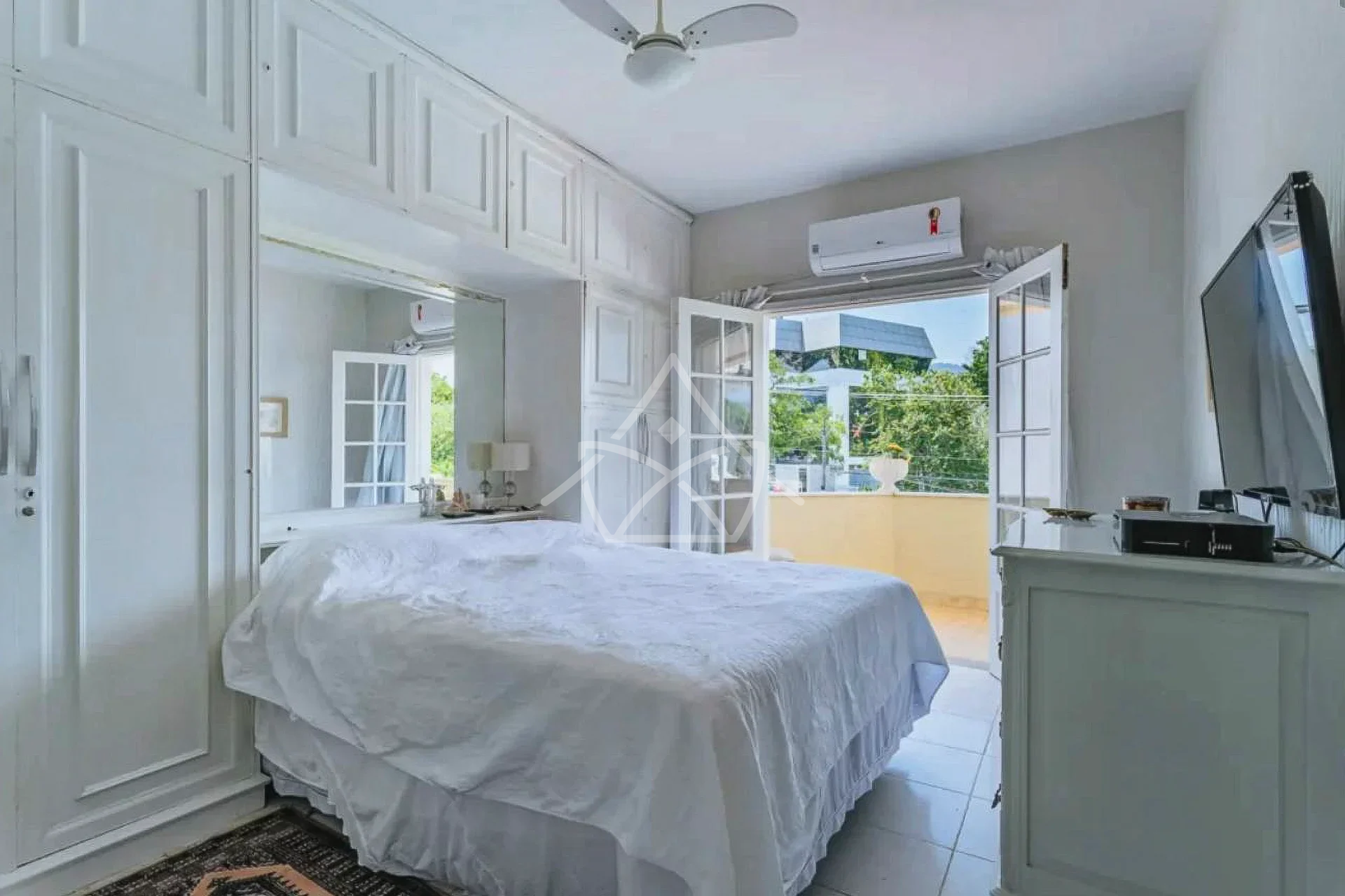 Casa em Terreno Espaçoso na Barra da Tijuca