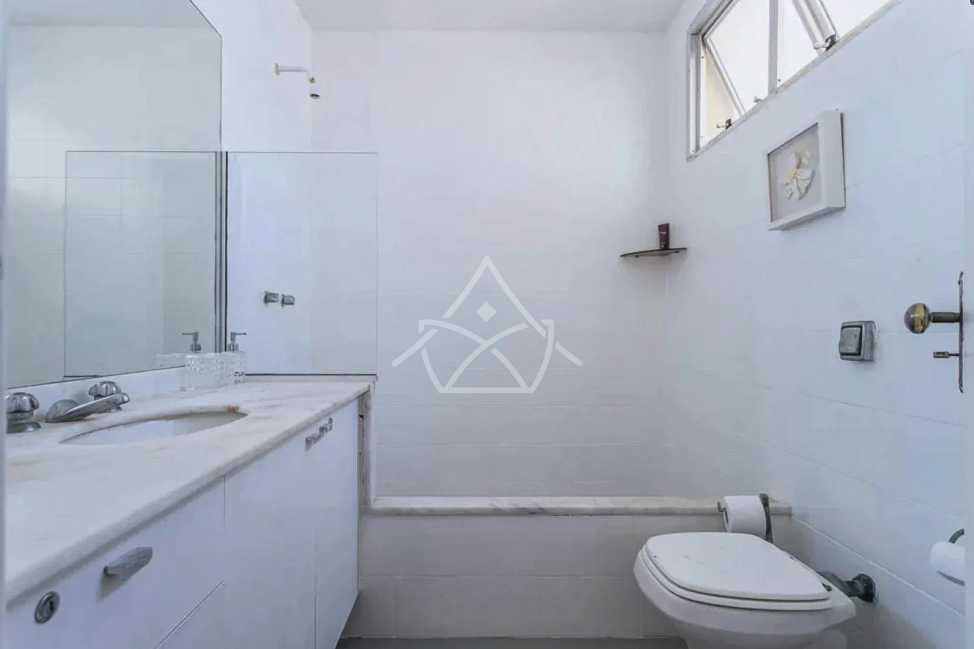 Casa em Terreno Espaçoso na Barra da Tijuca